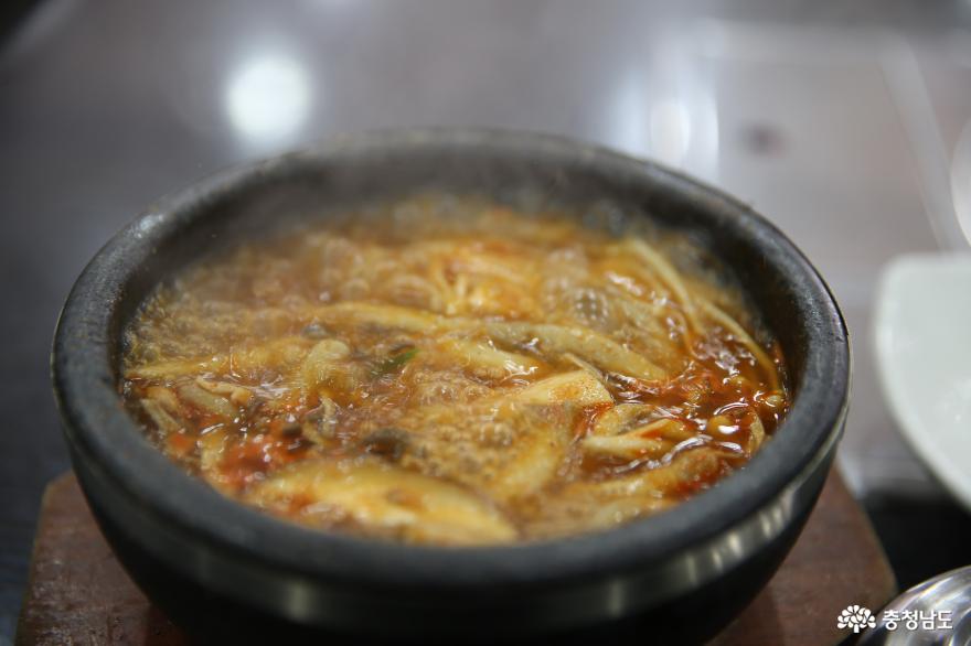 내포신도시에 자리한 용봉산자락의 홍성맛집 버섯육개장 사진