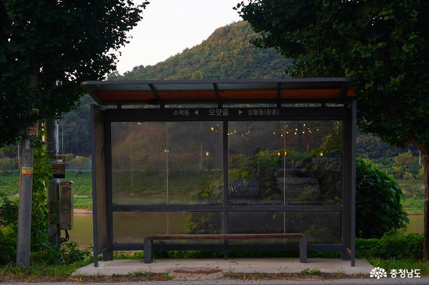 공주- 대전 도로변의 버스정류장