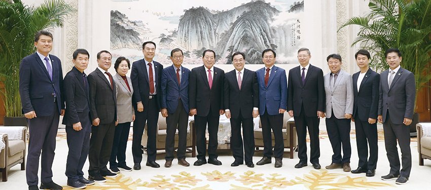 충남도의회는 10월 25일 장쑤성을 방문, 인민대표대회 신창싱 당서기 접견 및 간담회를 통해 양 지역간 교류협력을 활성화하기 위한 논의를 진행했다.