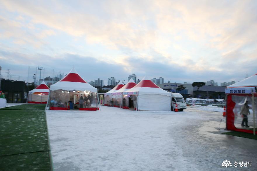 서산에 겨울스포츠를 즐길 수 있는 테마파크가 오픈했습니다. 사진