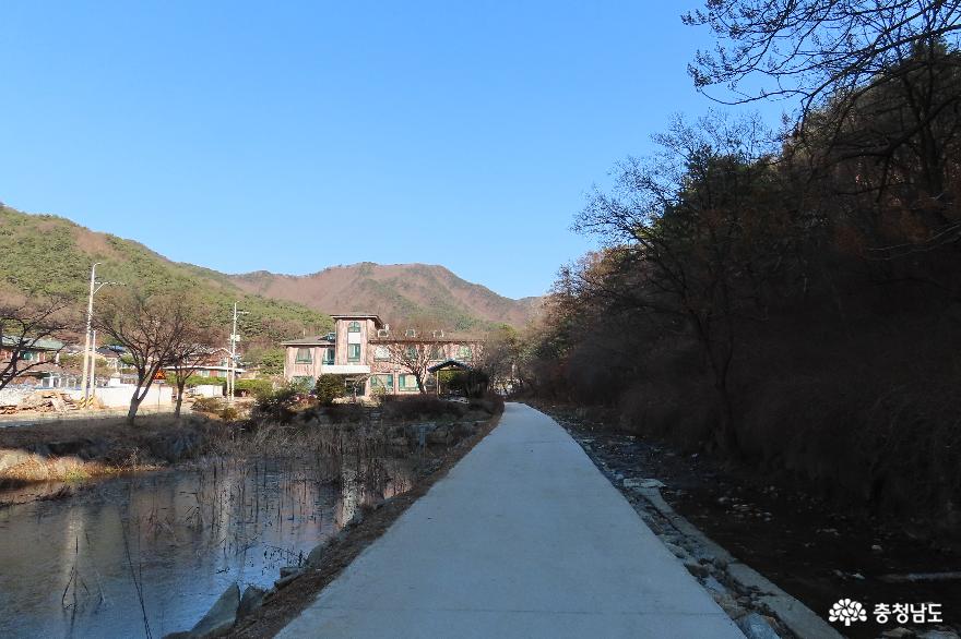새로운 이름과 모습으로 다시 선보이는 '예산읍 예산천 둘레길' 사진
