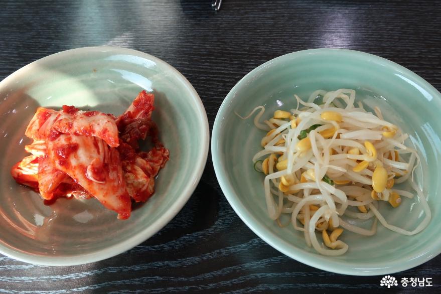 얼큰한 김치국물과 다양한 햄맛을 즐길 수 있는 동학사1로 부대찌개 사진