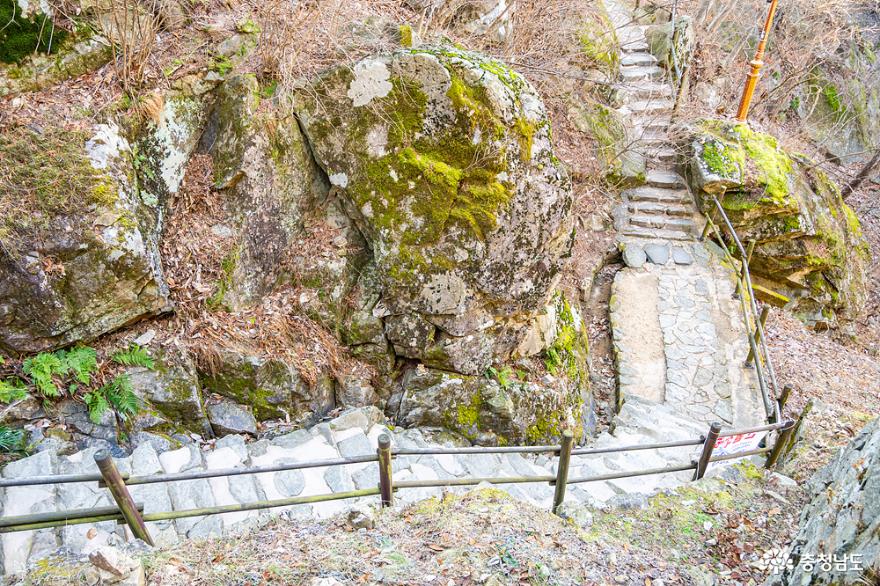 충남 서산 용현리 마애여래삼존상의 백제 미소와 용현계곡의 상쾌함 사진