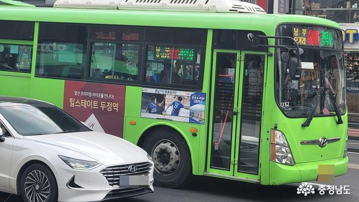 [단독] 충남아산FC ‘천안 시내버스 광고’, 천안시티FC 광고로 대체키로