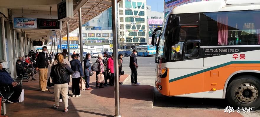 서산고속버스터미널 모습. 서울 고속버스(센트럴시티) 터미널에서 서산까지 운행하는 고속버스의 막차 시간이 연장됐다.  