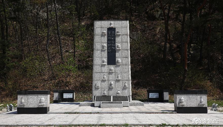 “일본자기의 시조 이삼평(李參平 ?~1655)공 기념비” 의 봄 사진
