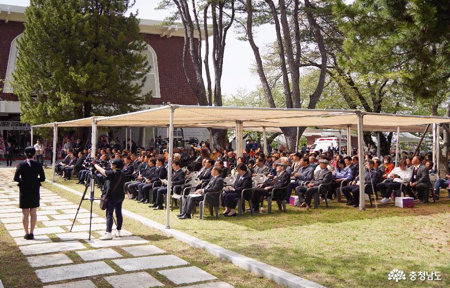 충남역사문화연구원 개원 20주년 기념행사에 많은 내빈이 축하하기 위해 참석했다.