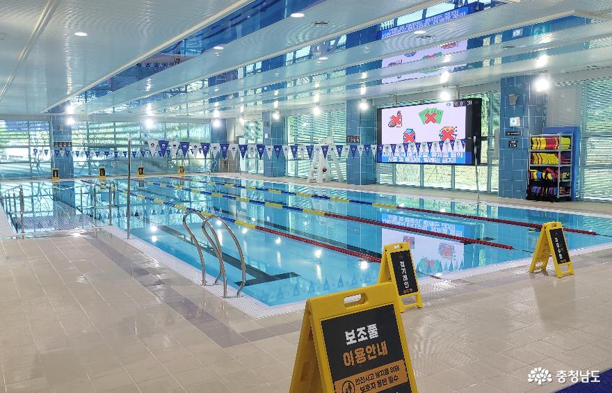 아산시 배방복합커뮤니센터 스포츠센터 수영장. 