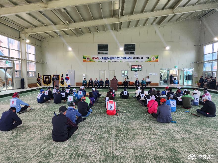 제20회 대한노인회태안군지회장기 게이트볼대회가 지난달 26일 근흥면 게이트볼장에서 열렸다.