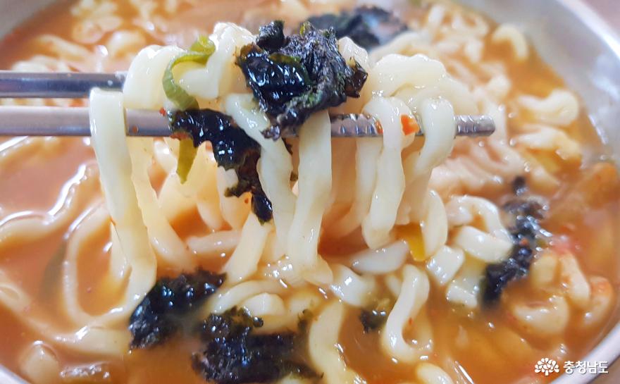 사는이야기 - 40년 가까이 손맛을 이어오는 김치칼국수 명가, 시골손칼국수 - 충청남도 40년 가까이 손맛을 이어오는 김치칼국수 명가... 