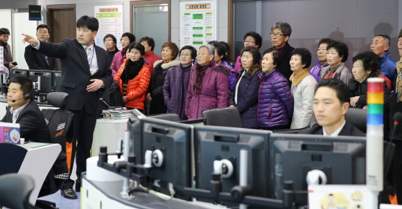 30일 예산군 삽교읍 용동3리 노인회 회원 40여명이 내포신도시 충남도청 신청사를 방문했다.