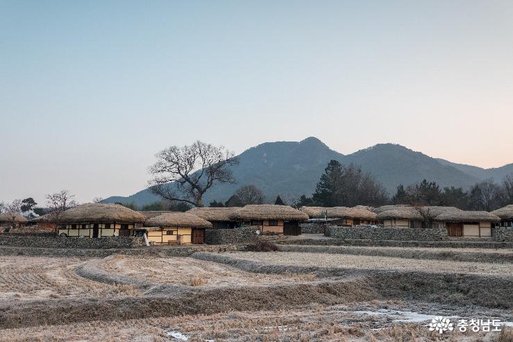 아산 외암민속마을의 겨울 아침풍경
