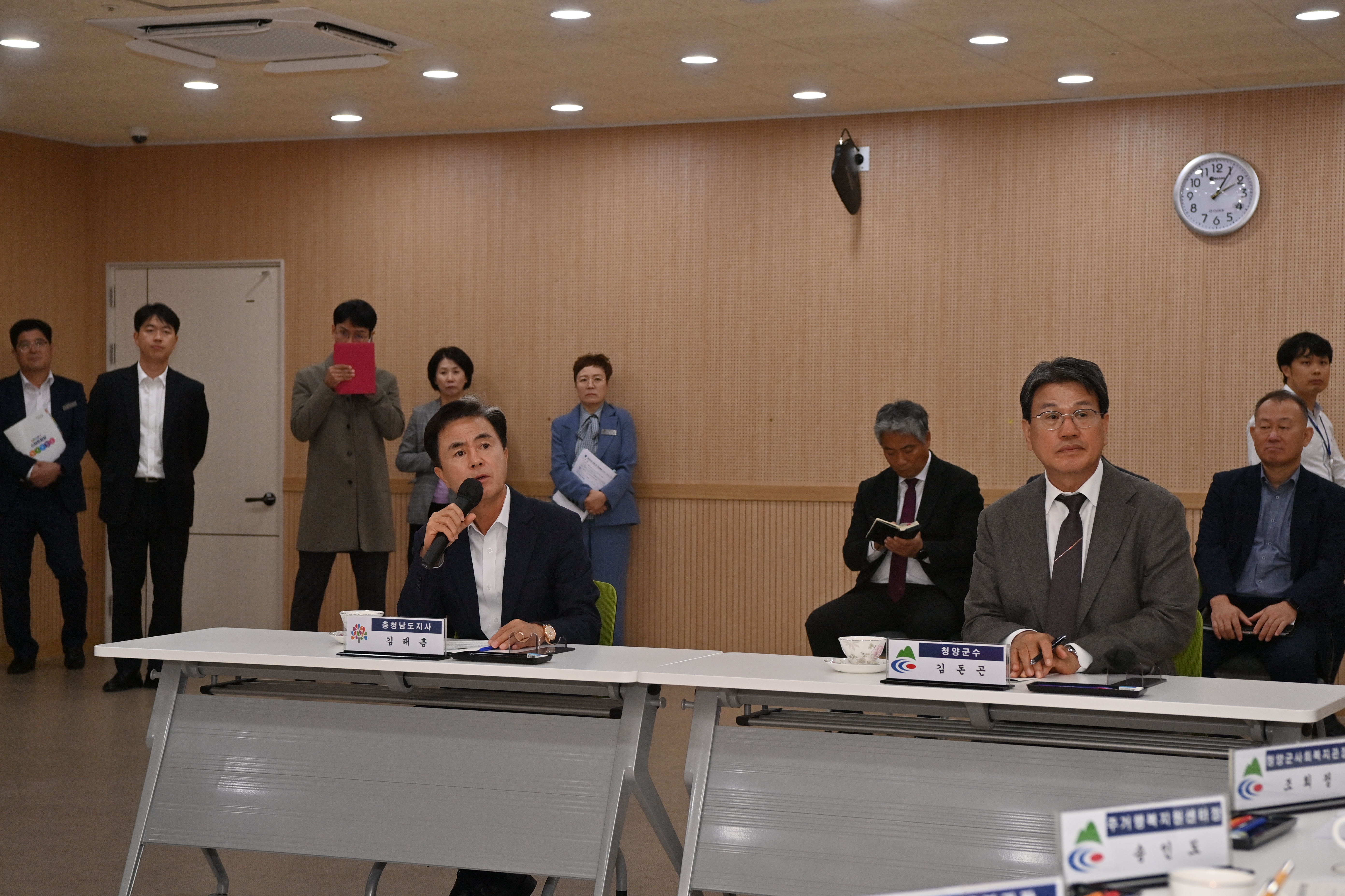 김태흠 도지사는 20일 민선8기 4년 차 시군 방문 열 번째 일정으로 청양군을 찾아 도민과 직접 소통하며 지속 가능한 미래 발전 방안을 모색했다. 관련사진 9