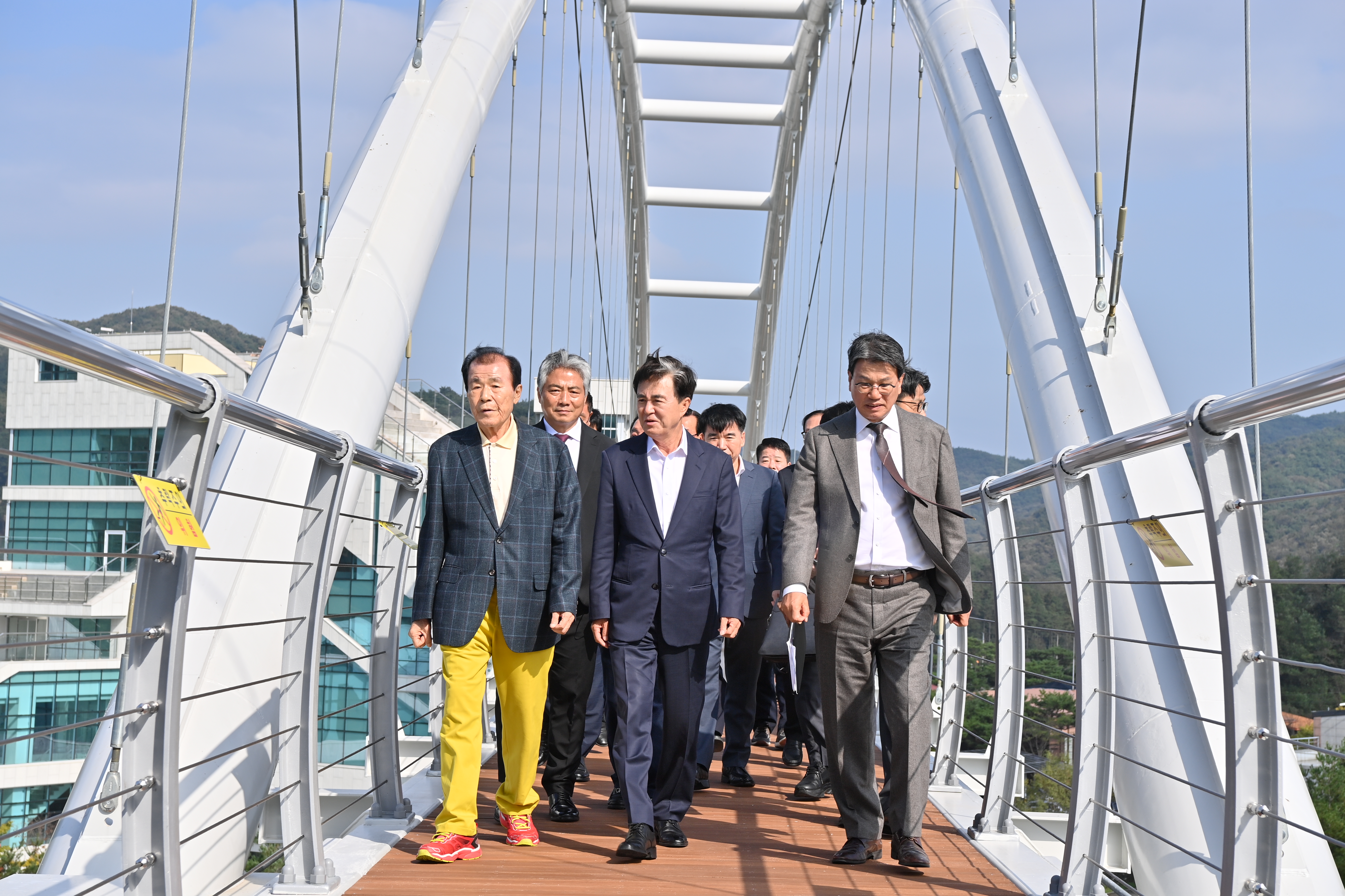 김태흠 도지사는 20일 민선8기 4년 차 시군 방문 열 번째 일정으로 청양군을 찾아 도민과 직접 소통하며 지속 가능한 미래 발전 방안을 모색했다. 관련사진 7