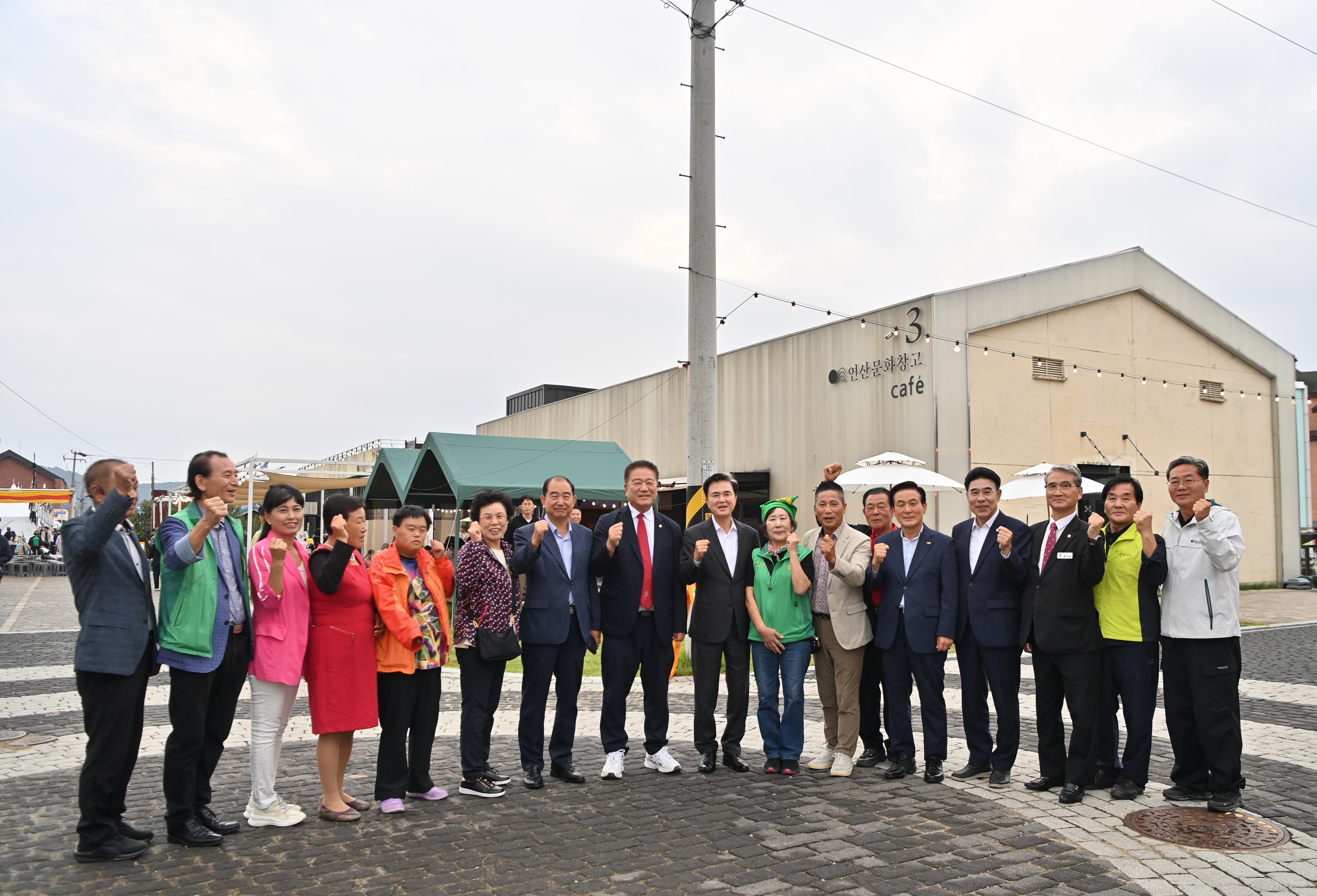 김태흠 도지사는 18일 연산면 일원에서 열리고 있는 제24회 연산대추축제장을 방문해 상인들을 격려하고 주민들과 소통하는 시간을 가졌다. 관련사진 2