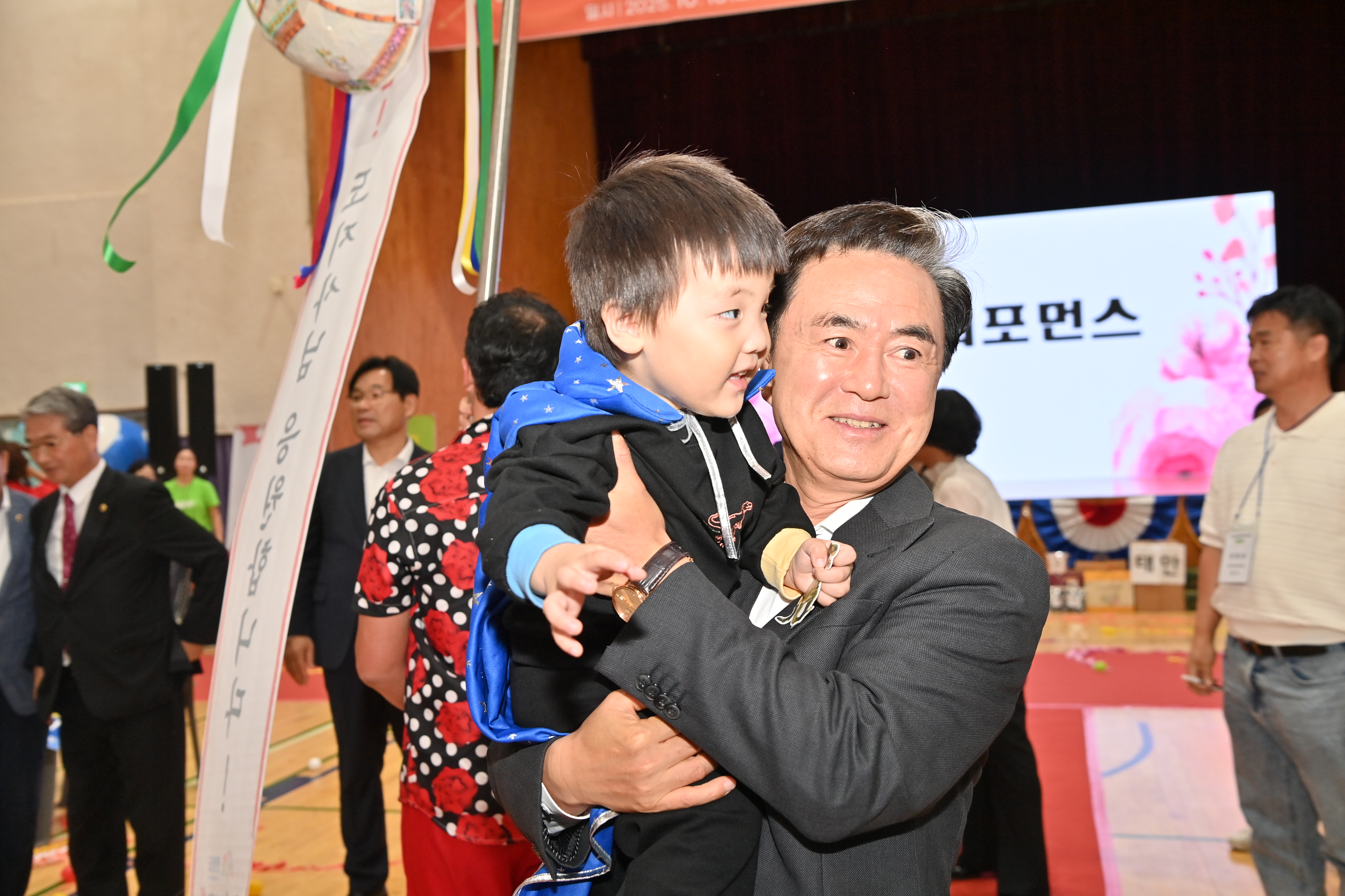 김태흠 도지사는 18일 논산 국민체육센터에서 열린 '충남공공형어린이집연합회 화합의 축제'에 참석했다. 관련사진 9