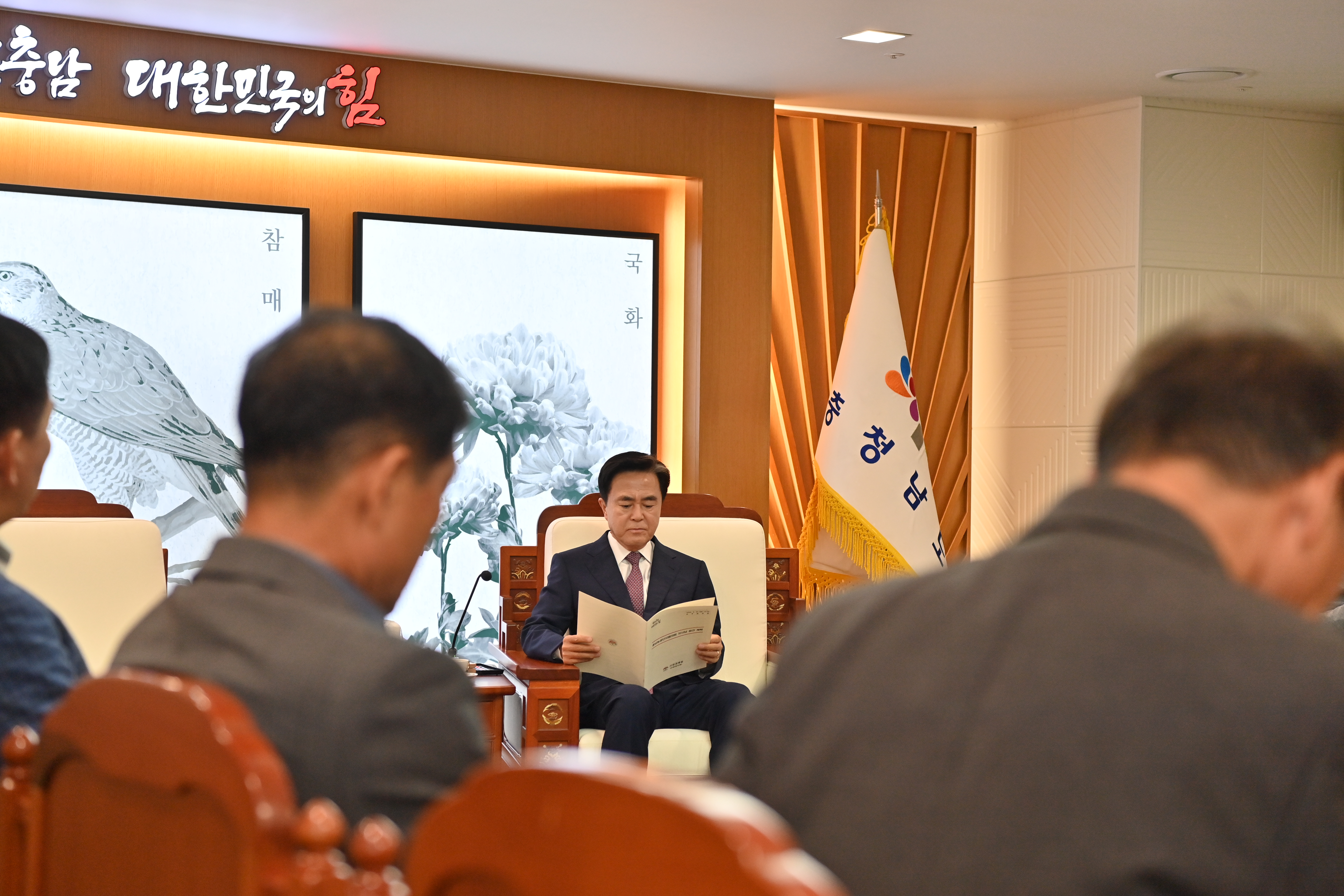 김태흠 도지사는 27일 도청 외부인사접견실에서 충남 농공단지연합회 임원들과 간담회를 주재했다. 관련사진 8