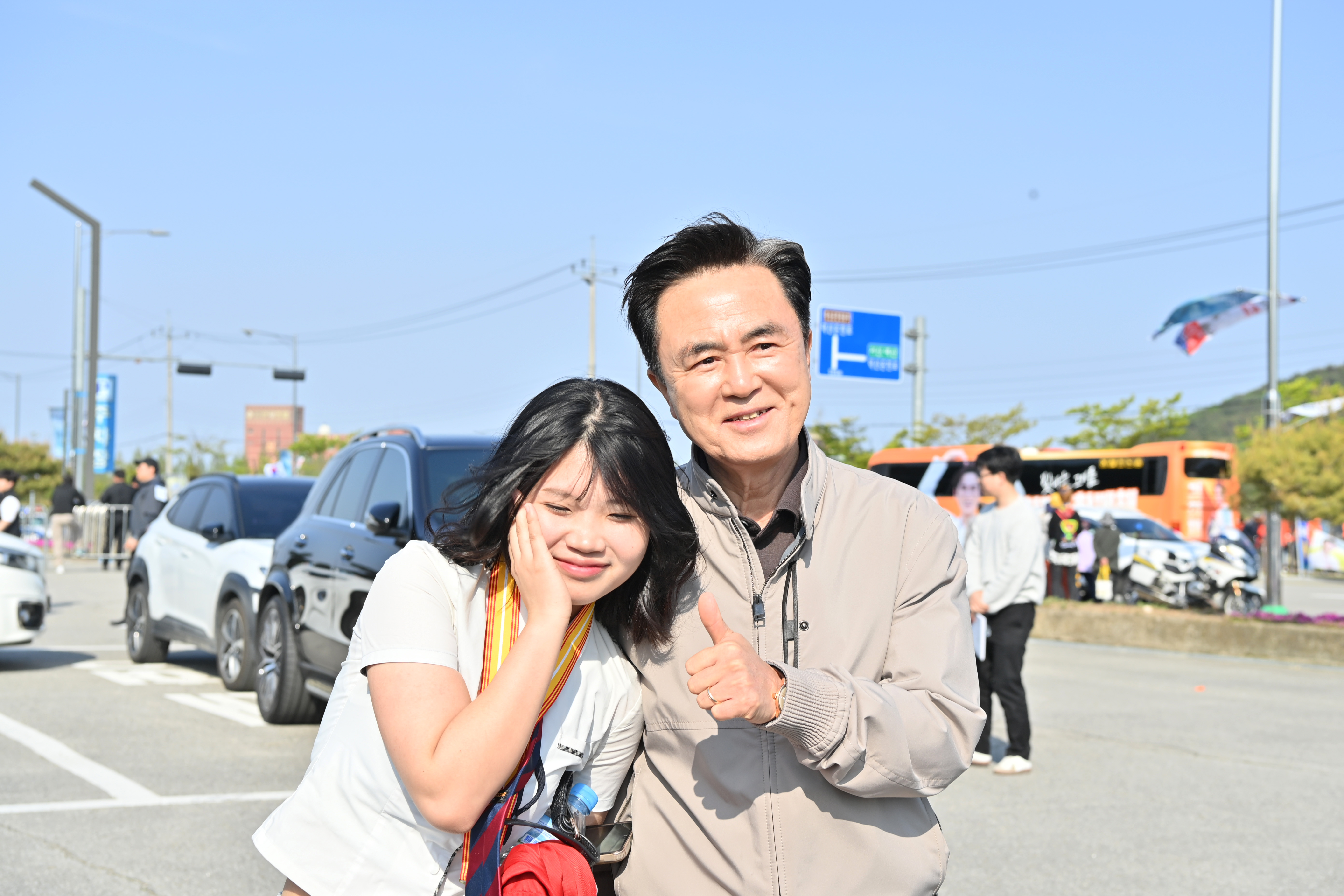 김태흠 도지사는 26일 예산군 충의사 주차장 특설무대에서 열린 전국노래자랑 예산군편 녹화에 참석해 관람했다. 관련사진 8