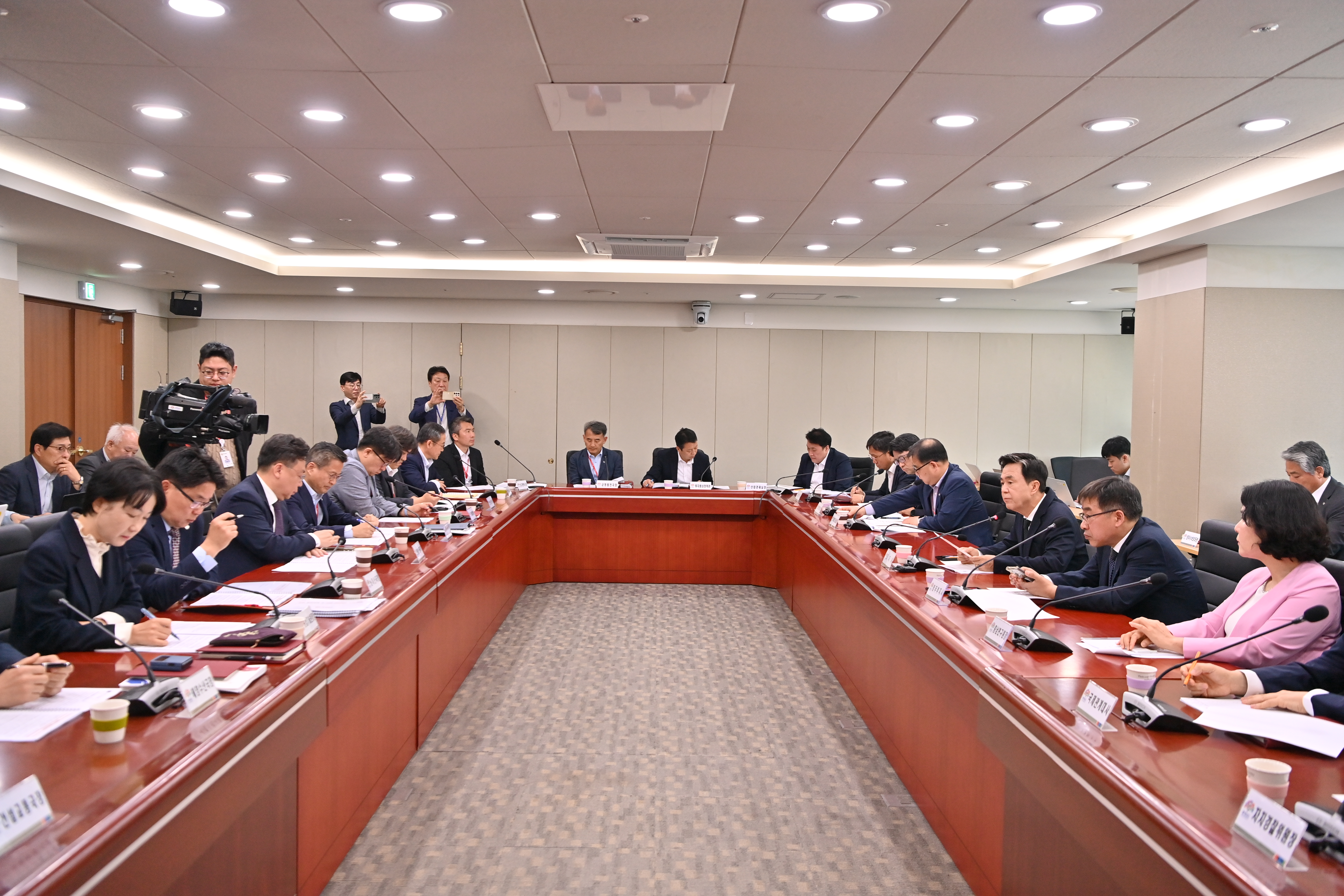 김태흠 도지사는 28일 도청 중회의실에서 열린 ‘제76차 실국원장회의’를 주재했다. 관련사진 4