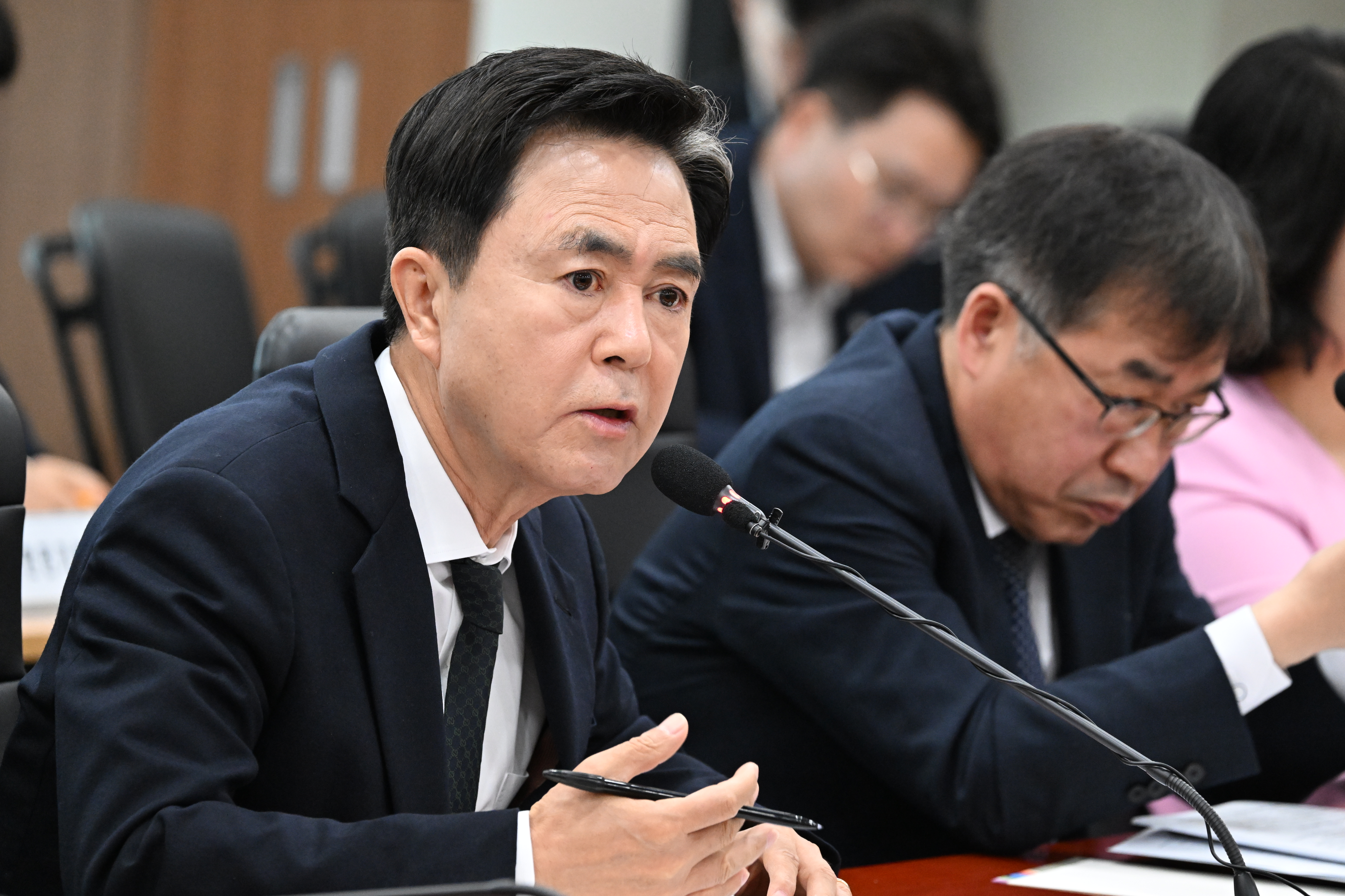 김태흠 도지사는 28일 도청 중회의실에서 열린 ‘제76차 실국원장회의’를 주재했다. 관련사진 10