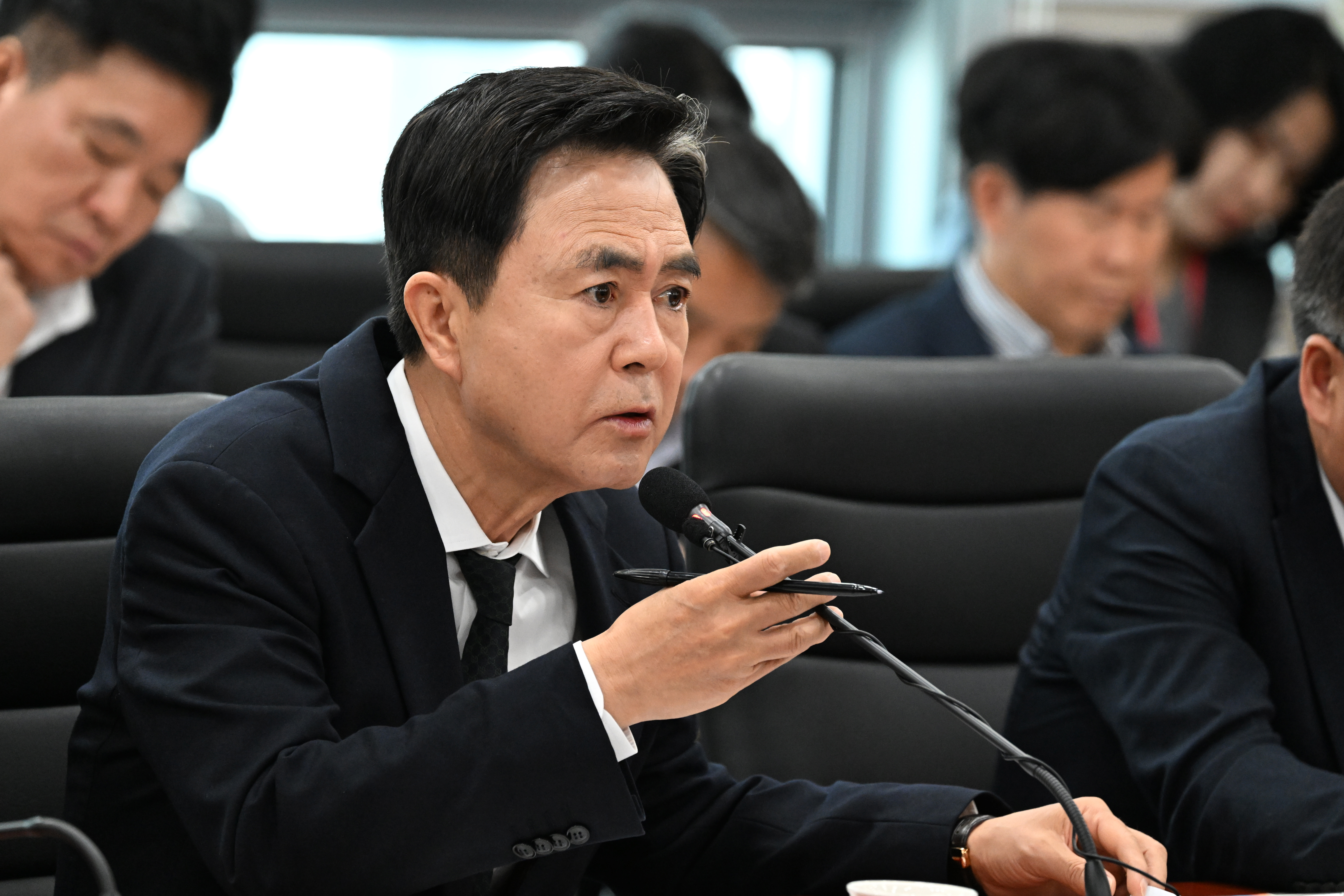 김태흠 도지사는 28일 도청 중회의실에서 열린 ‘제76차 실국원장회의’를 주재했다. 관련사진 7