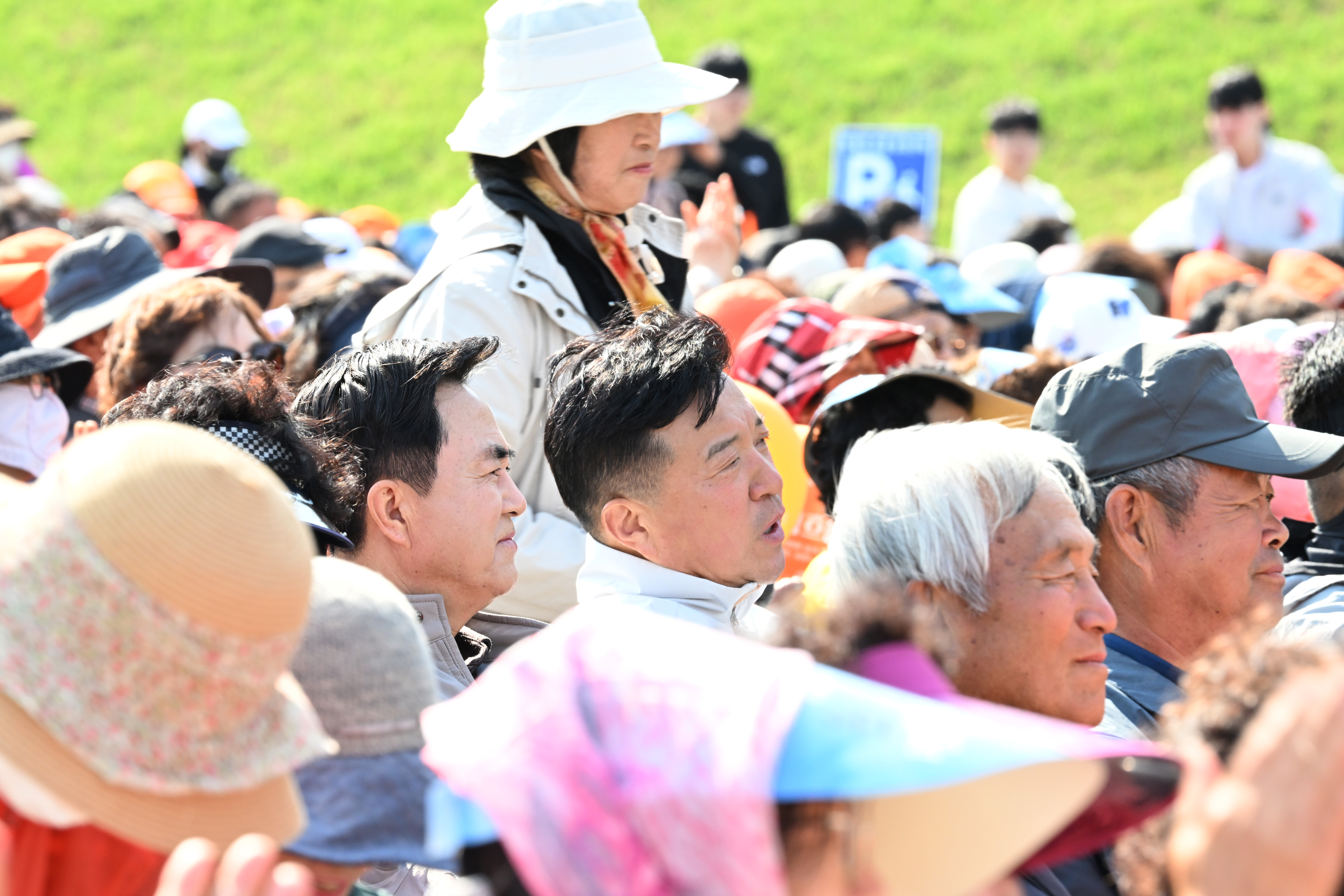 김태흠 도지사는 26일 예산군 충의사 주차장 특설무대에서 열린 전국노래자랑 예산군편 녹화에 참석해 관람했다. 관련사진 10