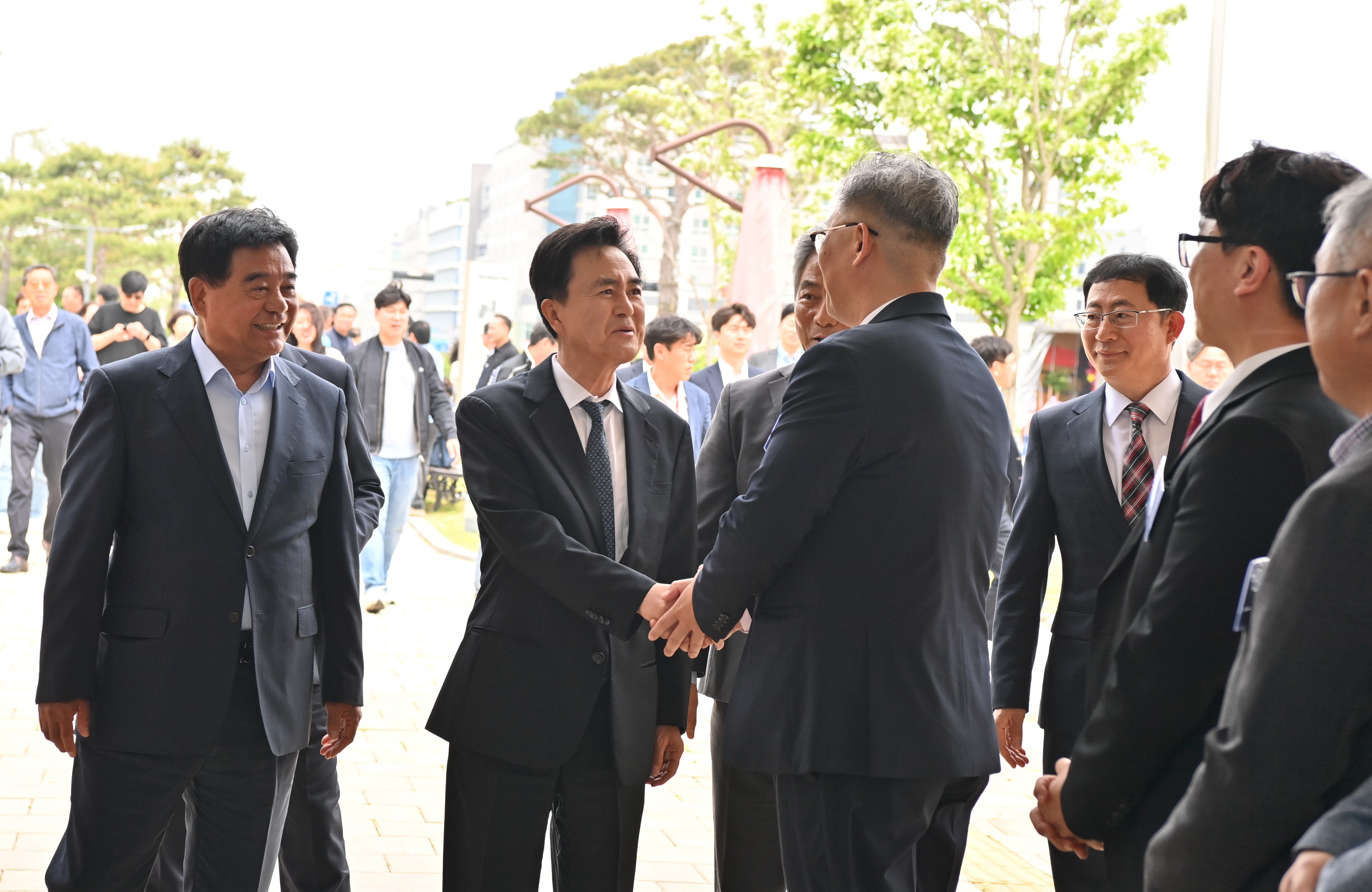 김태흠 도지사는 13일 충남도서관 대강당에서 열린 '충남택시운송사업조합 이사장 이취임식'에 참석했다. 관련사진 6