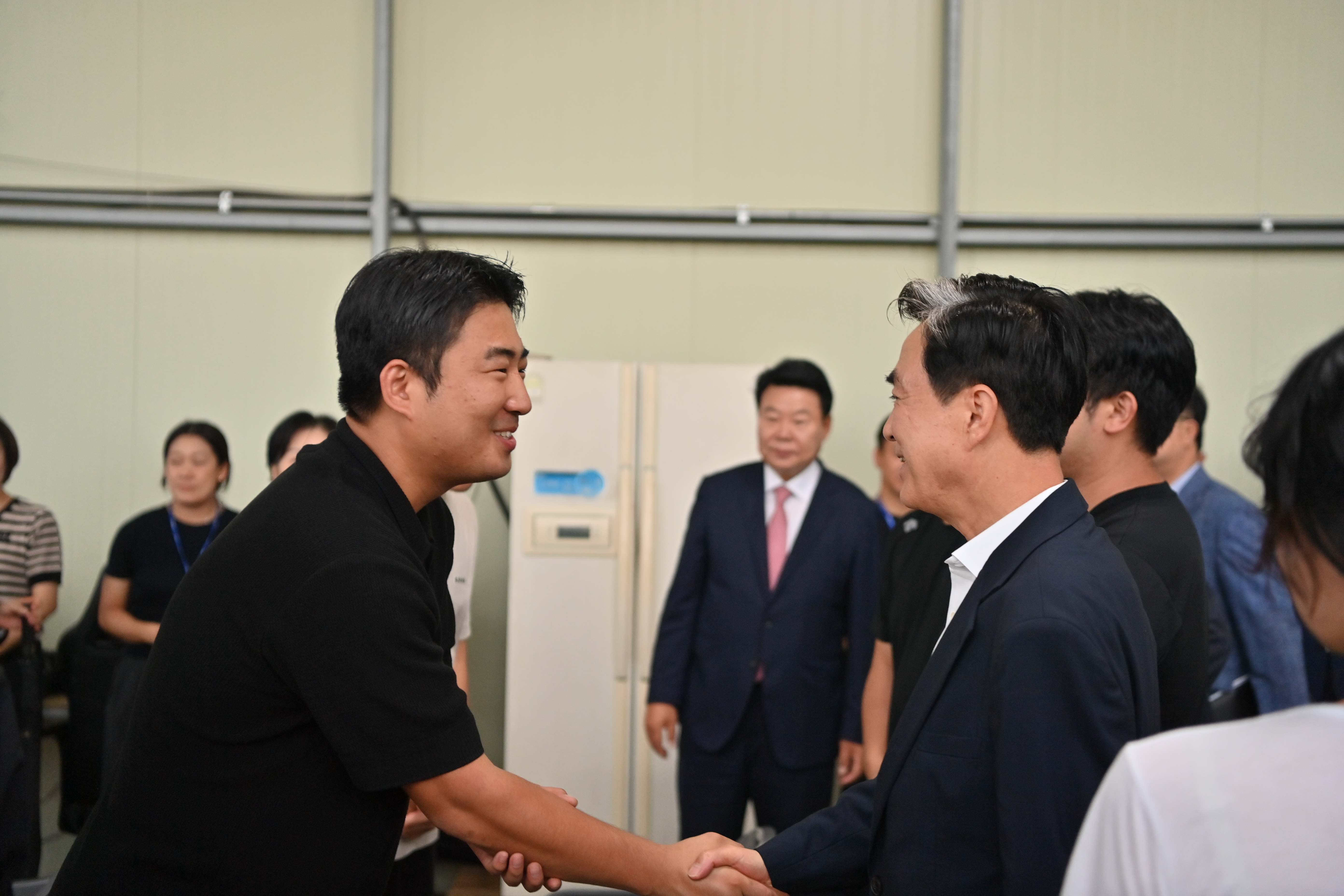 김태흠 도지사는 16일 시군 방문 네 번째 일정으로 당진시를 찾아 석문면 삼화리 일원에 조성한 당진시 스마트팜 사관학교를 점검했다. 관련사진 5
