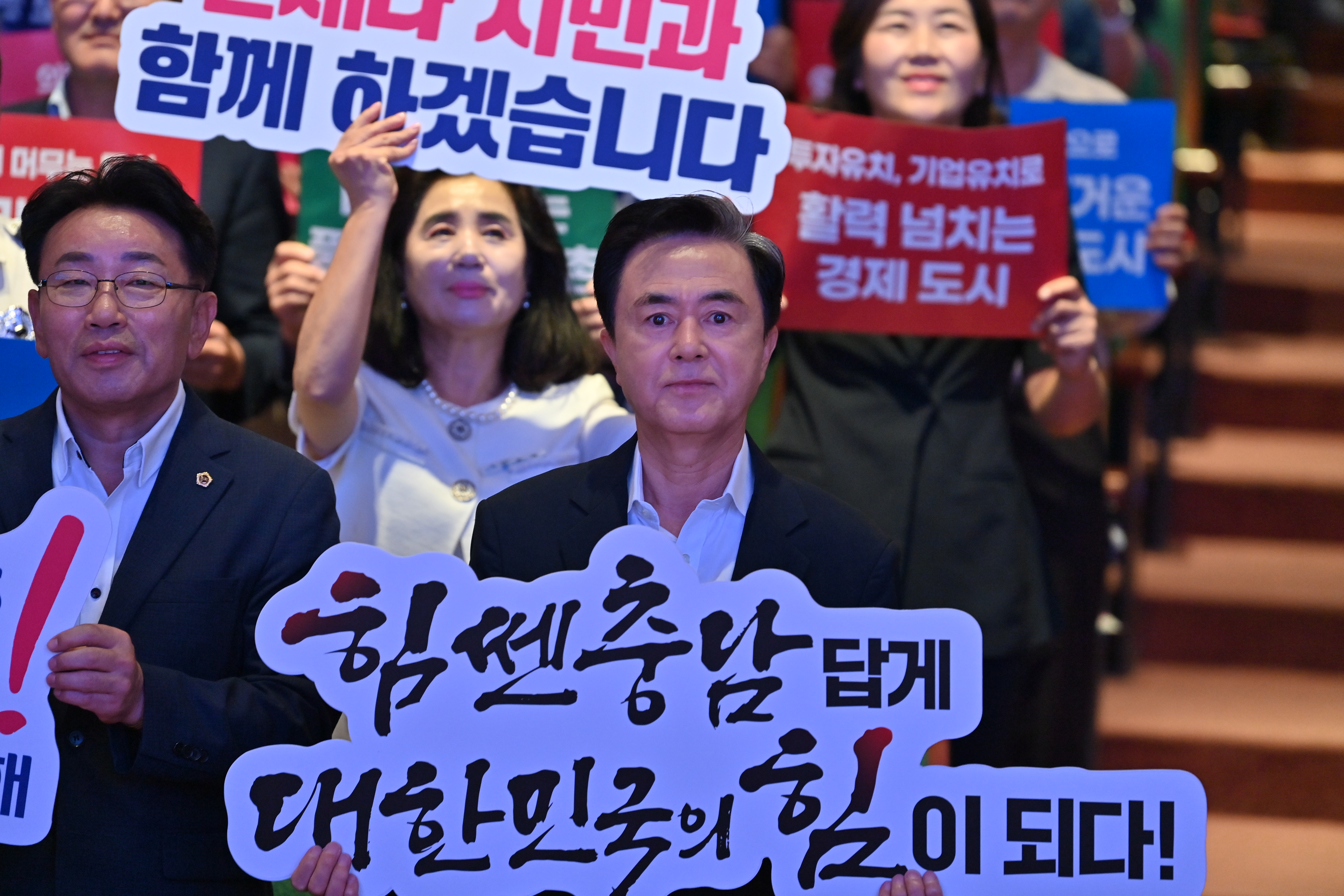 김태흠 도지사는 16일 민선8기 4년 차 시군 방문 네 번째 일정으로 당진시를 찾아 도민과 직접 소통하며 지속 가능한 미래 발전 방안을 모색했다. 관련사진 4