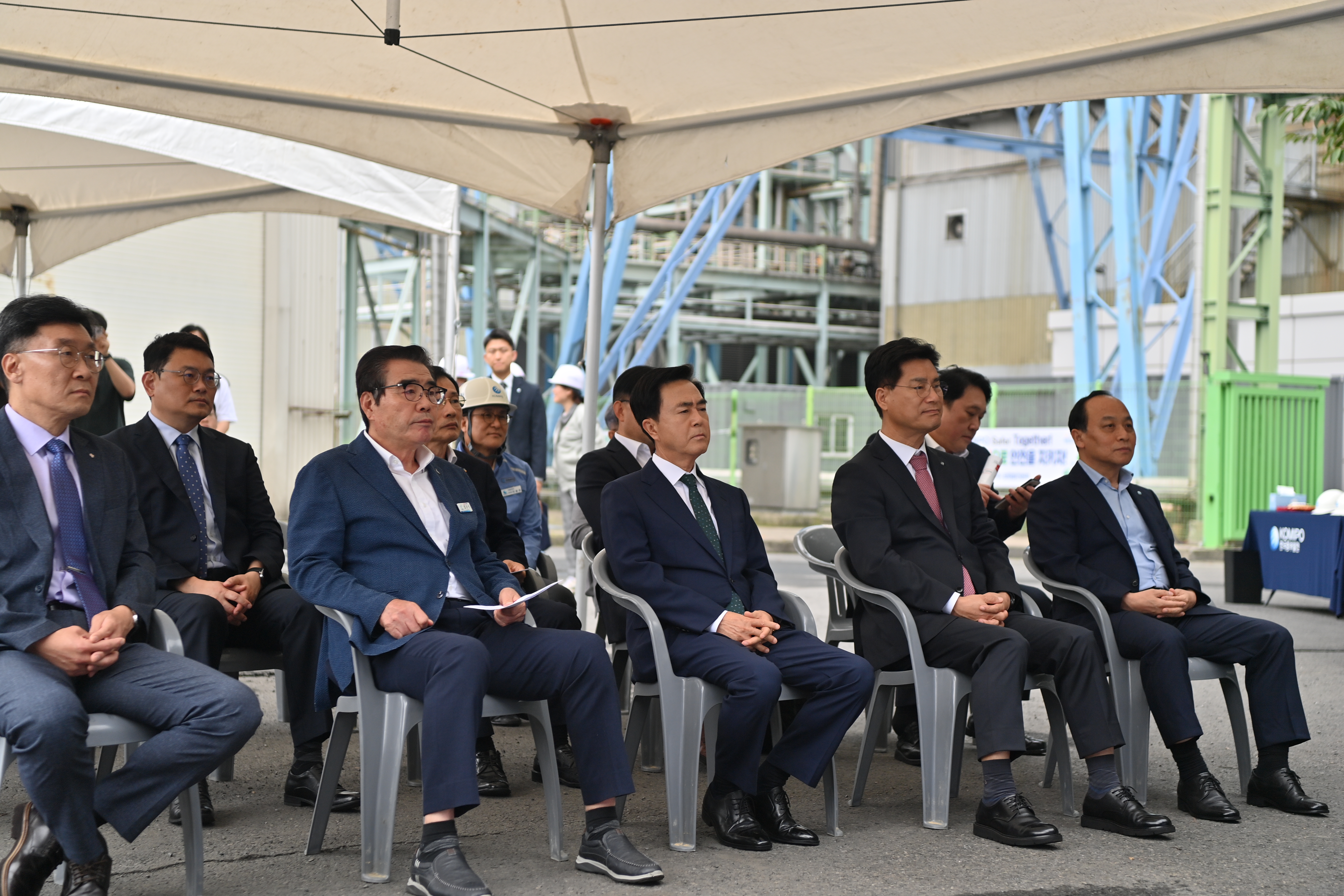 김태흠 도지사는 8일 한국중부발전 보령발전본부(보령화력)에서 &lsquo;그린올(Green-ol) 신에너지 기술 실증&rsquo; 시연회에 참석했다. 관련사진 3