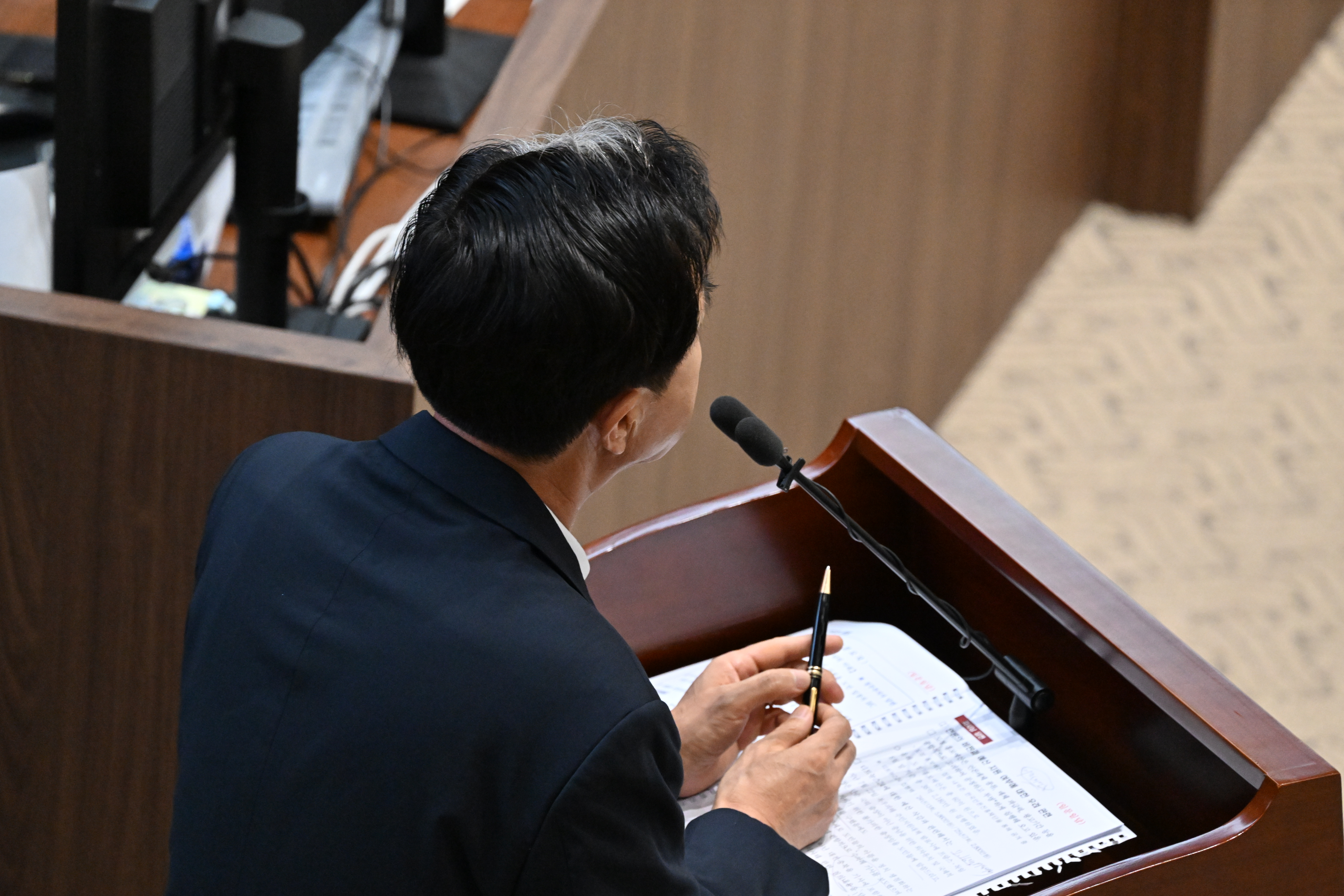 김태흠 도지사는 9일 충남도의회 본회의장에서 열린 '제361회 충남도의회 임시회 제2차 도정질문'에 참석했다. 관련사진 7