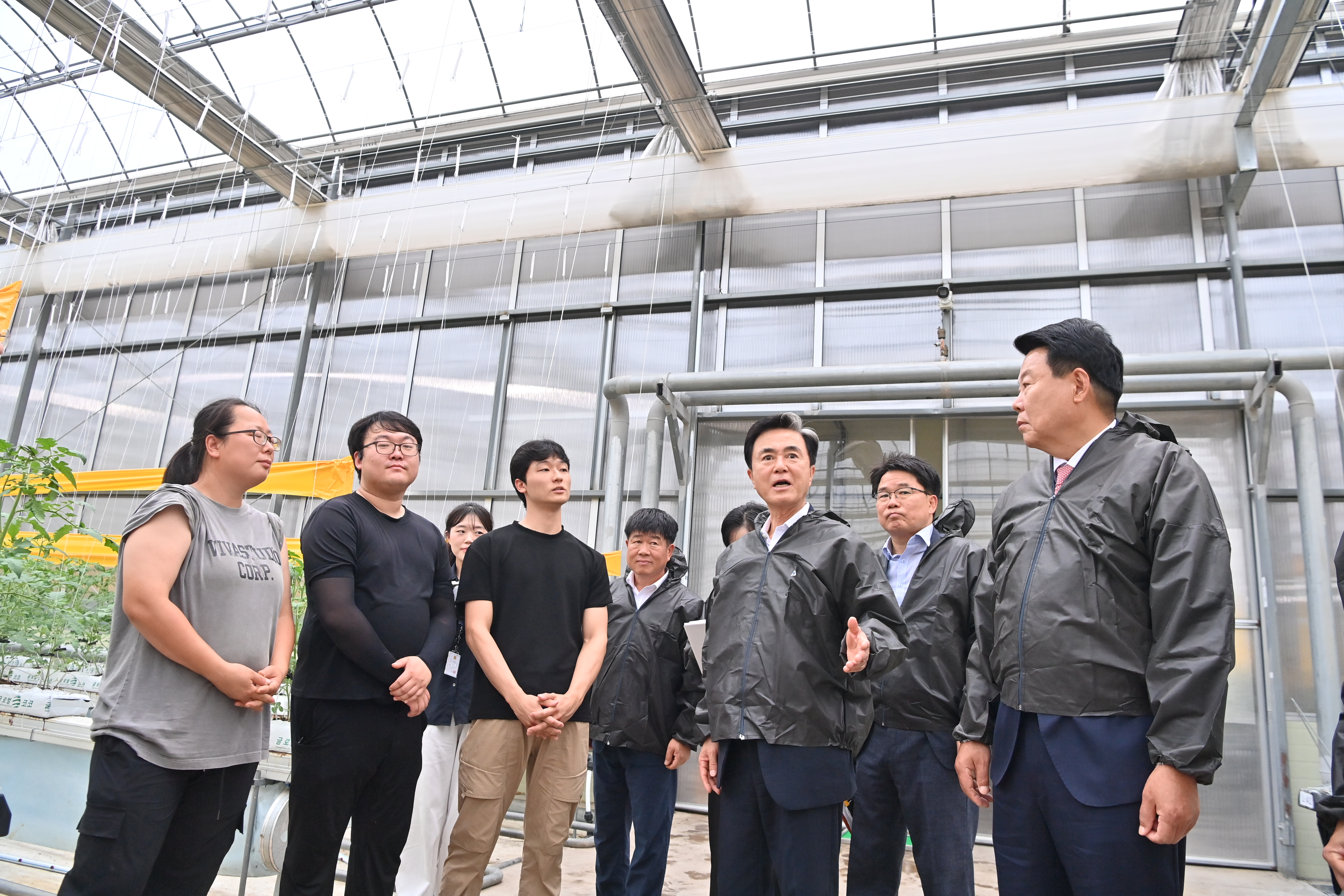 김태흠 도지사는 16일 시군 방문 네 번째 일정으로 당진시를 찾아 석문면 삼화리 일원에 조성한 당진시 스마트팜 사관학교를 점검했다. 관련사진 8