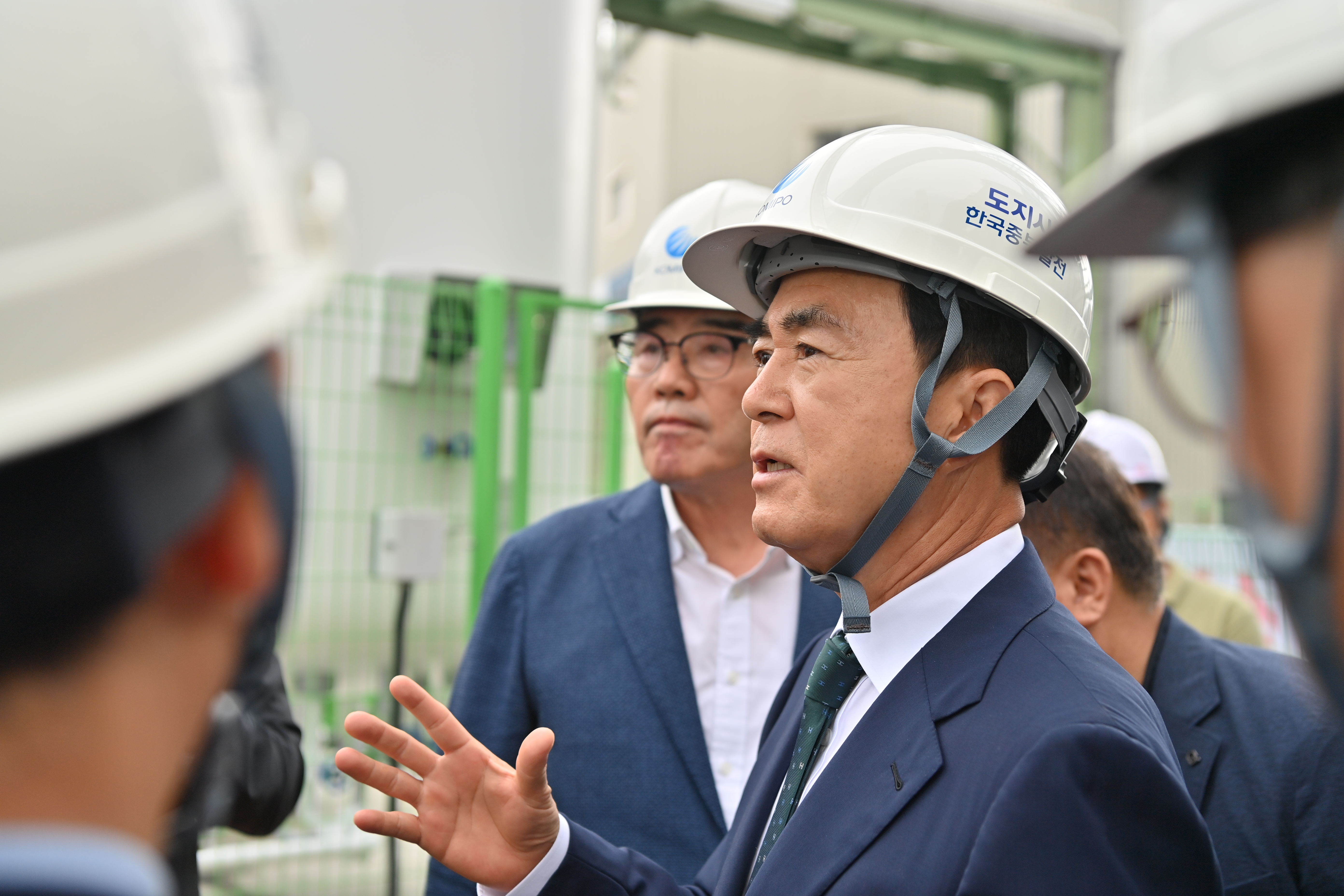 김태흠 도지사는 8일 한국중부발전 보령발전본부(보령화력)에서 &lsquo;그린올(Green-ol) 신에너지 기술 실증&rsquo; 시연회에 참석했다. 관련사진 6