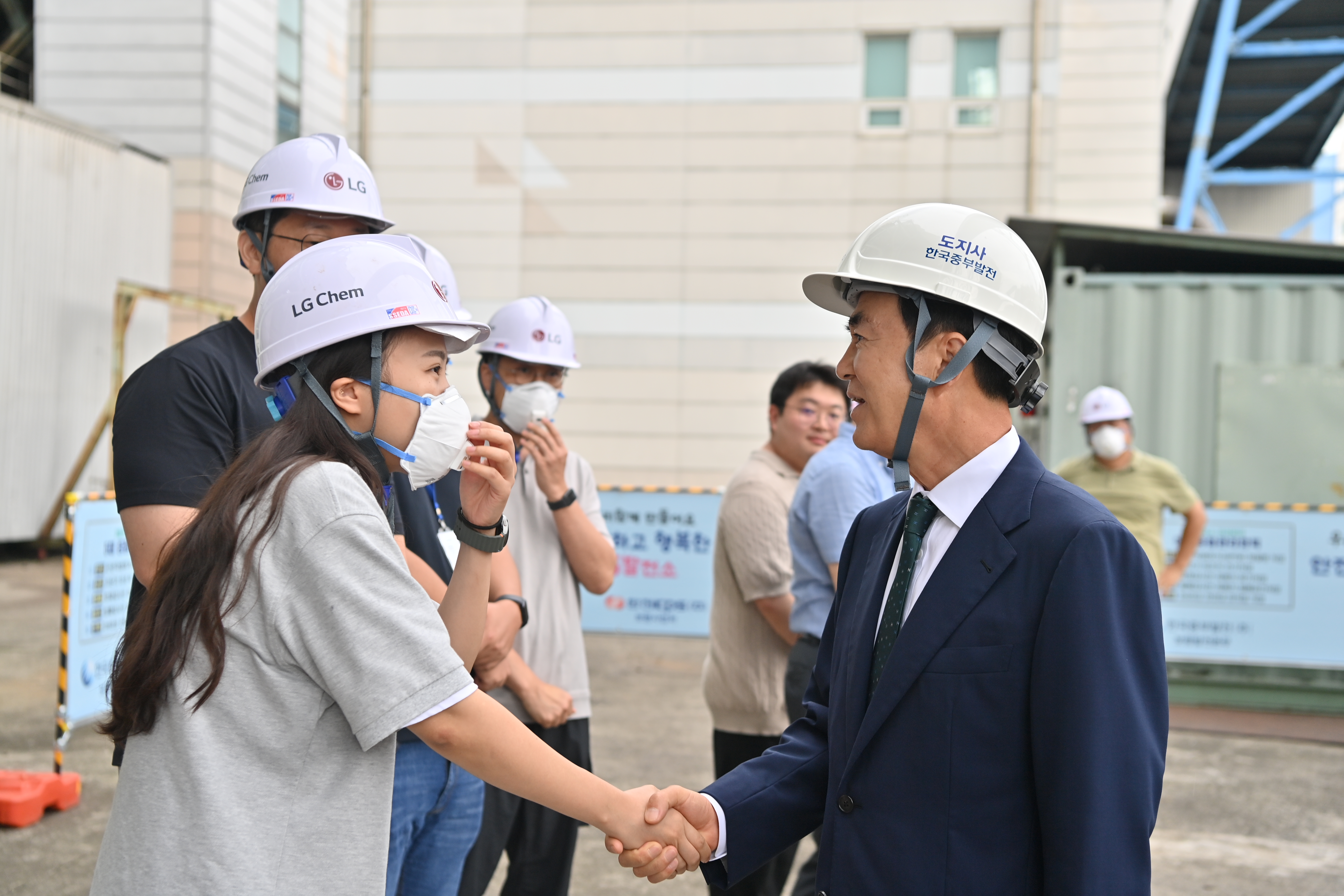 김태흠 도지사는 8일 한국중부발전 보령발전본부(보령화력)에서 &lsquo;그린올(Green-ol) 신에너지 기술 실증&rsquo; 시연회에 참석했다. 관련사진 8