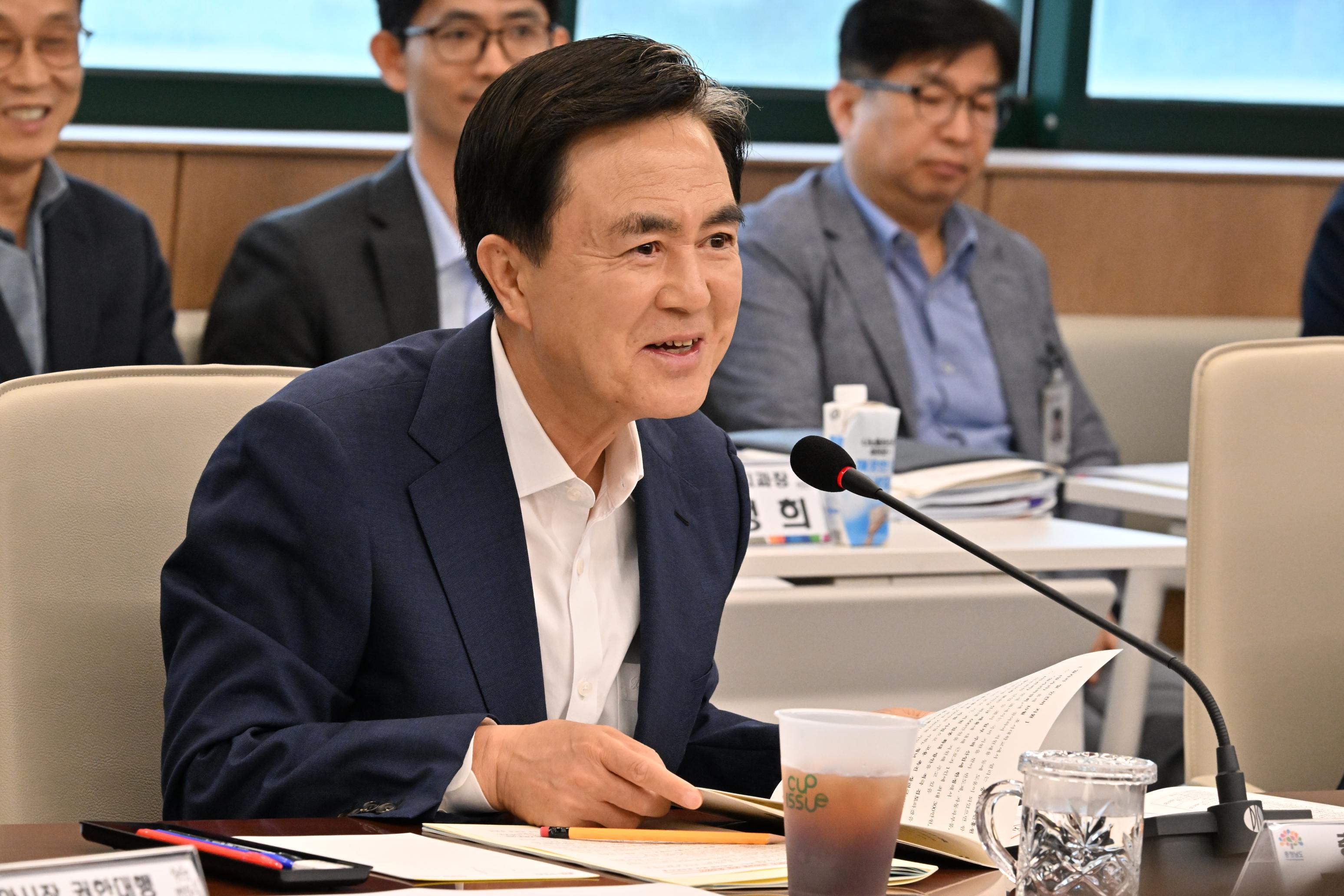 김태흠 도지사는 16일 천안에 있는 의료용 기기 제조업체인 세라젬 대회의실에서 열린 ‘제6차 경제상황 현장 점검회의’를 주재했다.