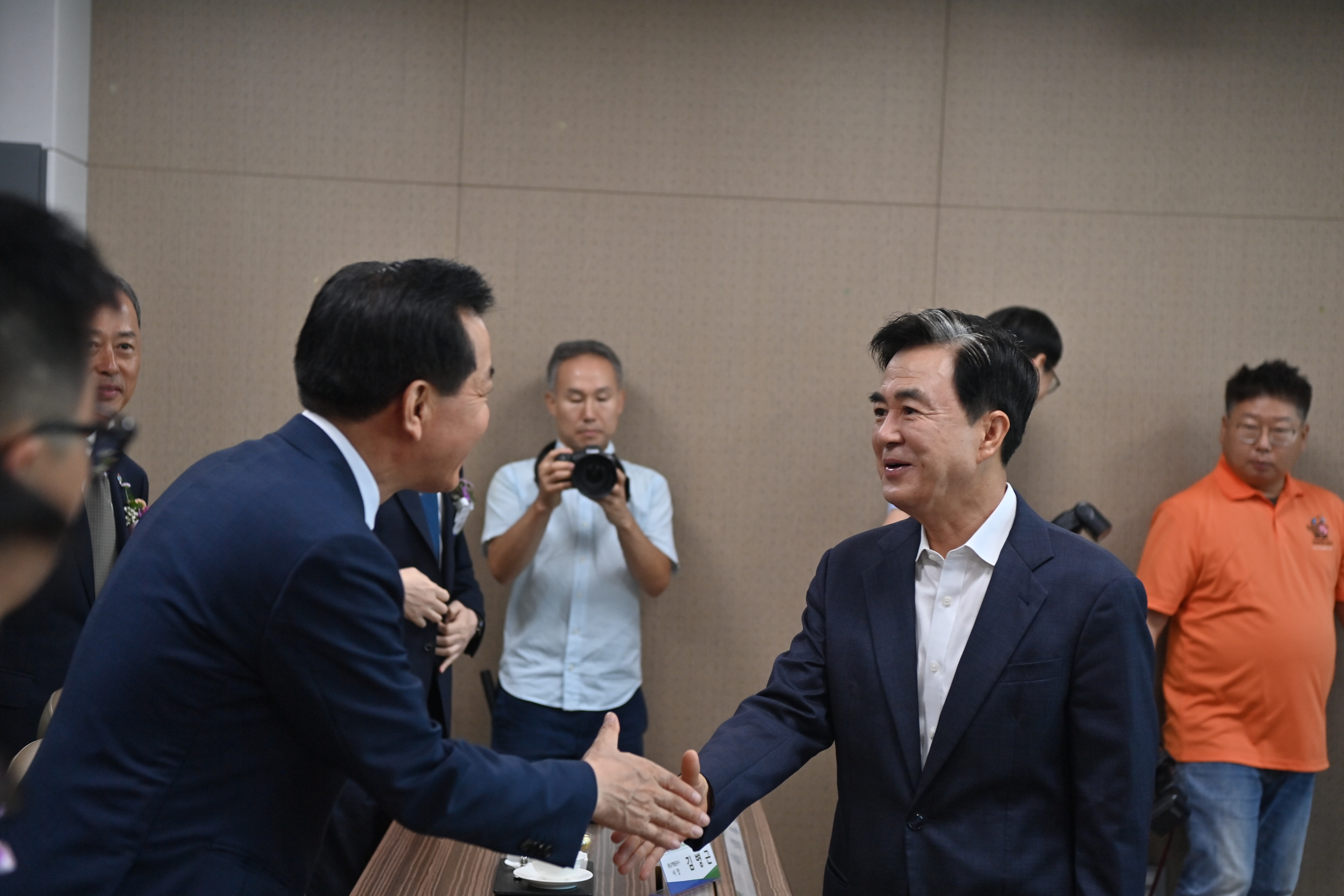 김태흠 도지사는 8일 내포신도시 신청사에서 열린 tbn충남교통방송 개국식 기념행사에 참석했다. 관련사진 3