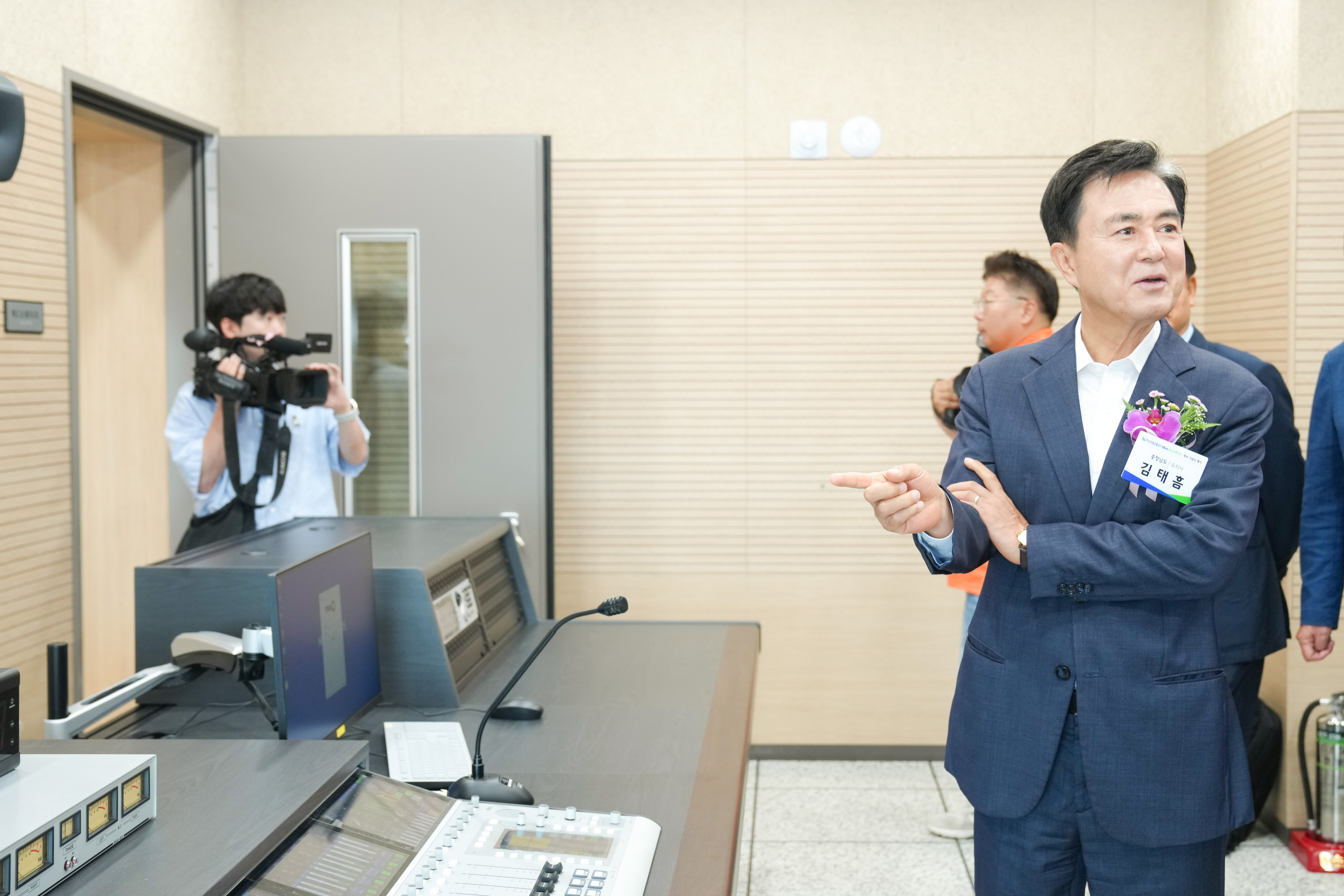 김태흠 도지사는 8일 내포신도시 신청사에서 열린 tbn충남교통방송 개국식 기념행사에 참석했다. 관련사진 2
