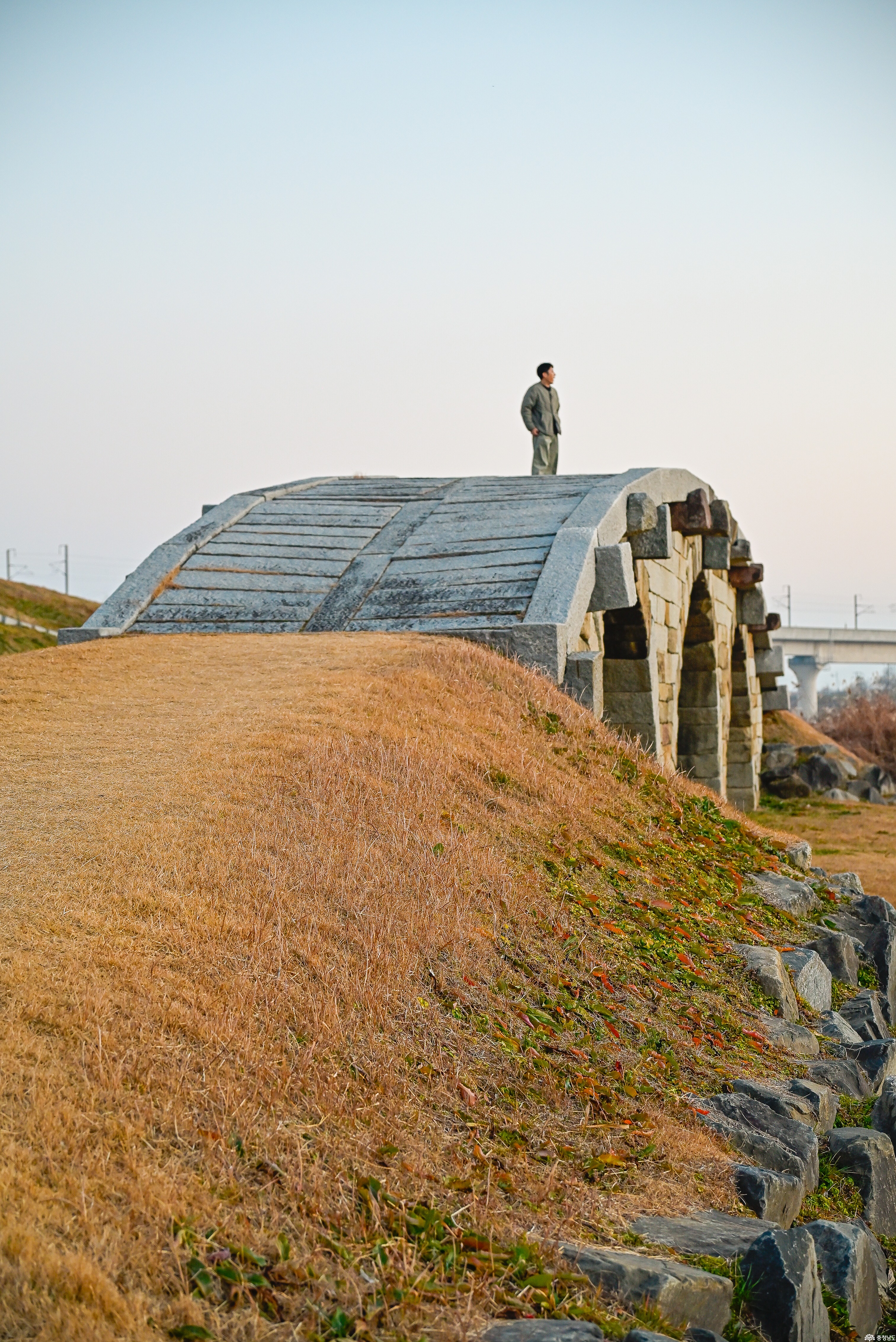 강경천 위에 내려앉은 겨울빛, 논산 미내다리에서 만난 하루