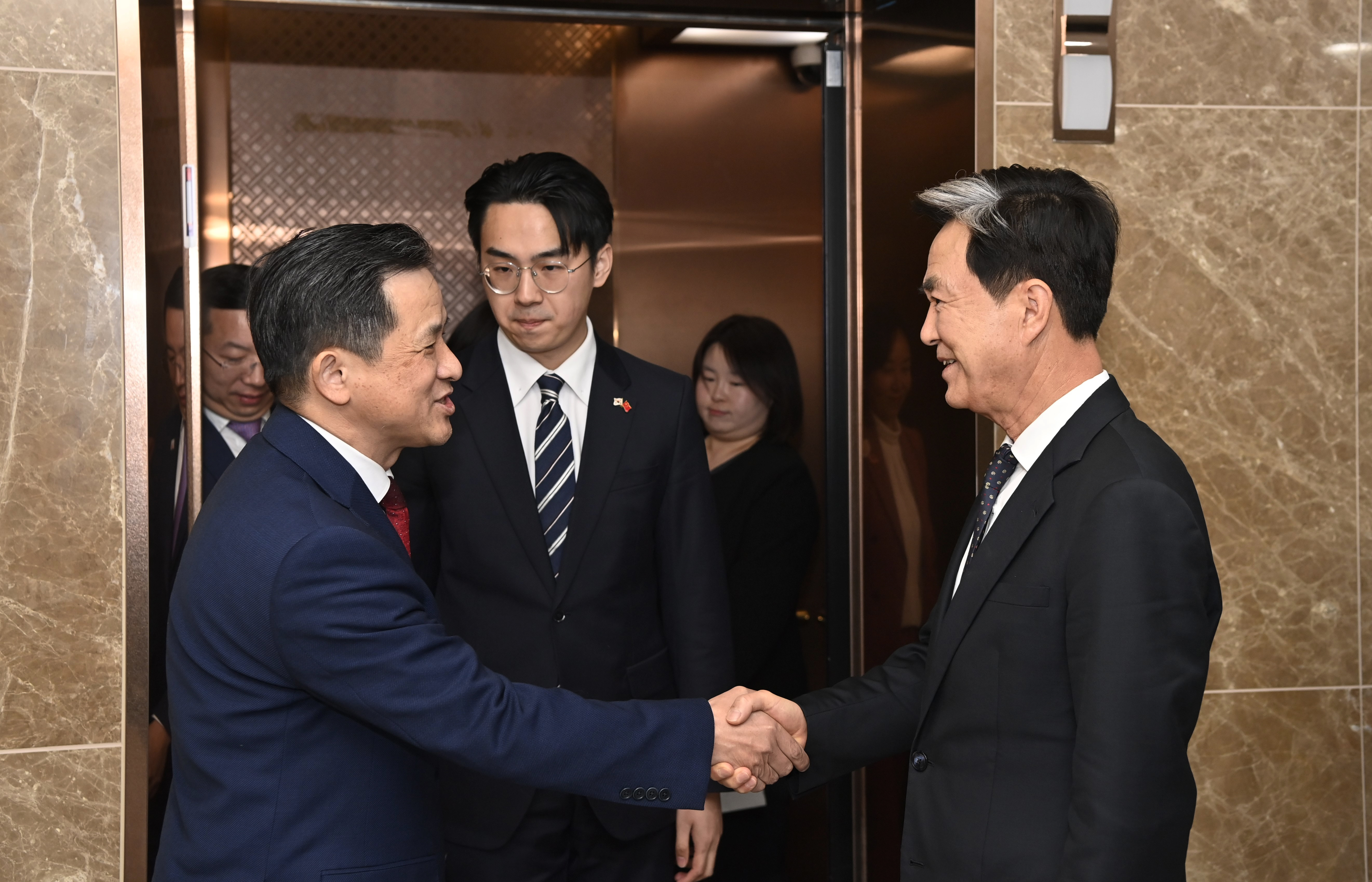 김태흠 도지사는 6일 도청 외부인사접견실에서 다이빙(戴兵) 주한 중국대사와 만나 양 지역 간 교류&middot;협력 확대 방안을 논의했다. 관련사진 3