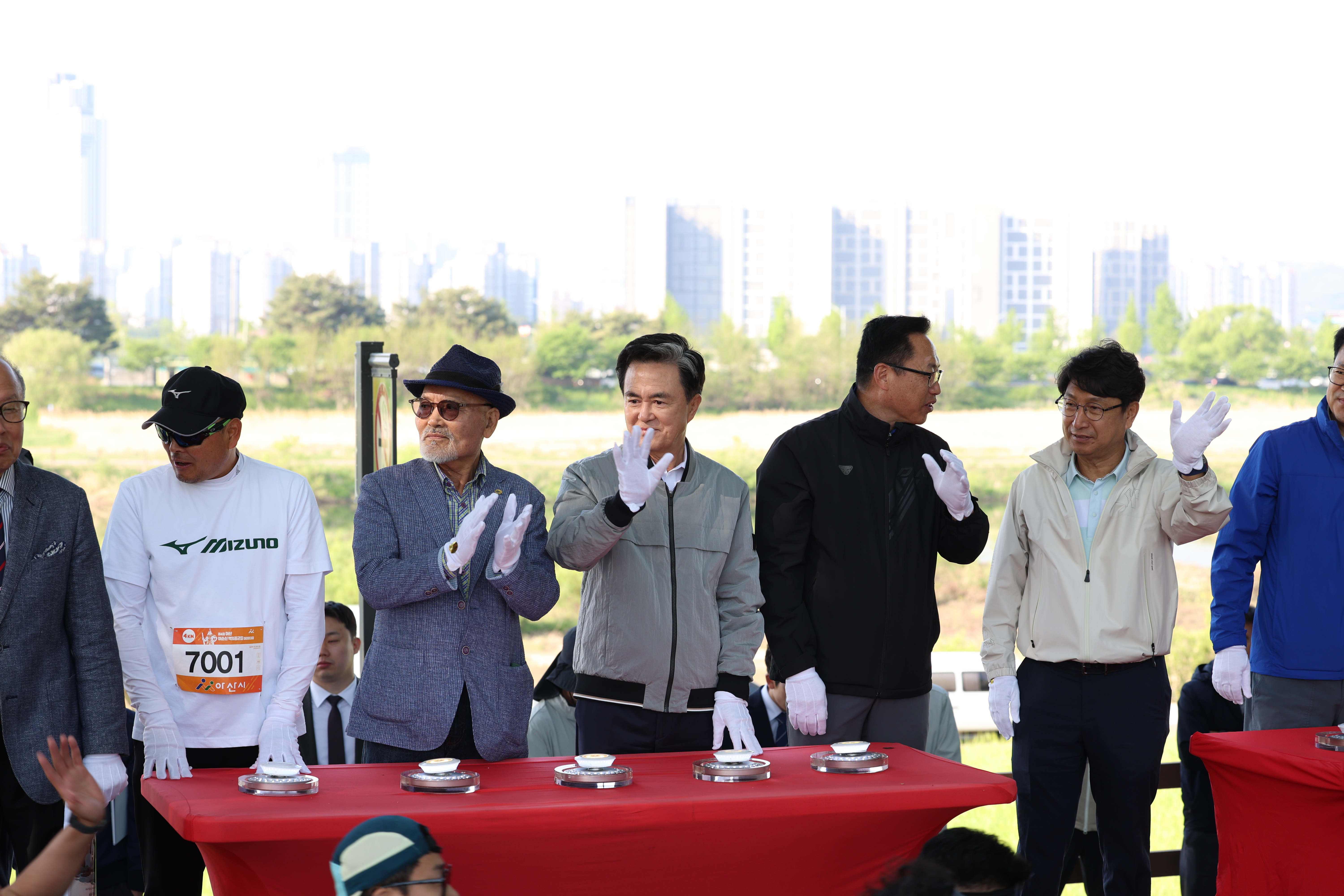 김태흠 도지사는 26일 아산 현충사에서 개최된 '제4회 이순신 백의종군길 마라톤대회'에 참석했다. 관련사진 2