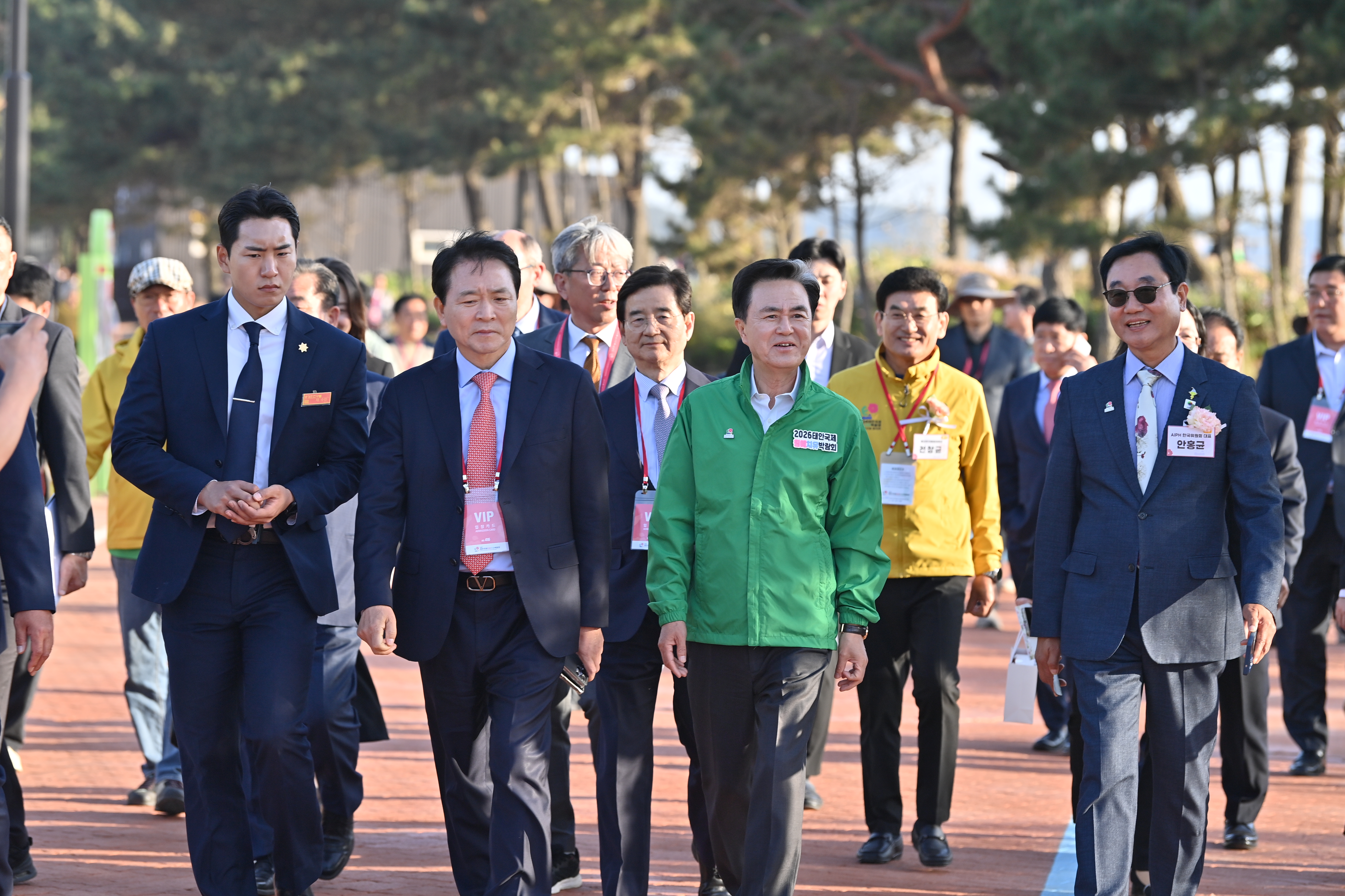 김태흠 도지사는 25일 안면도 꽃지해안공원에서 열린 &lsquo;2026 태안국제원예치유박람회개막식'에 참석했다. 관련사진 4