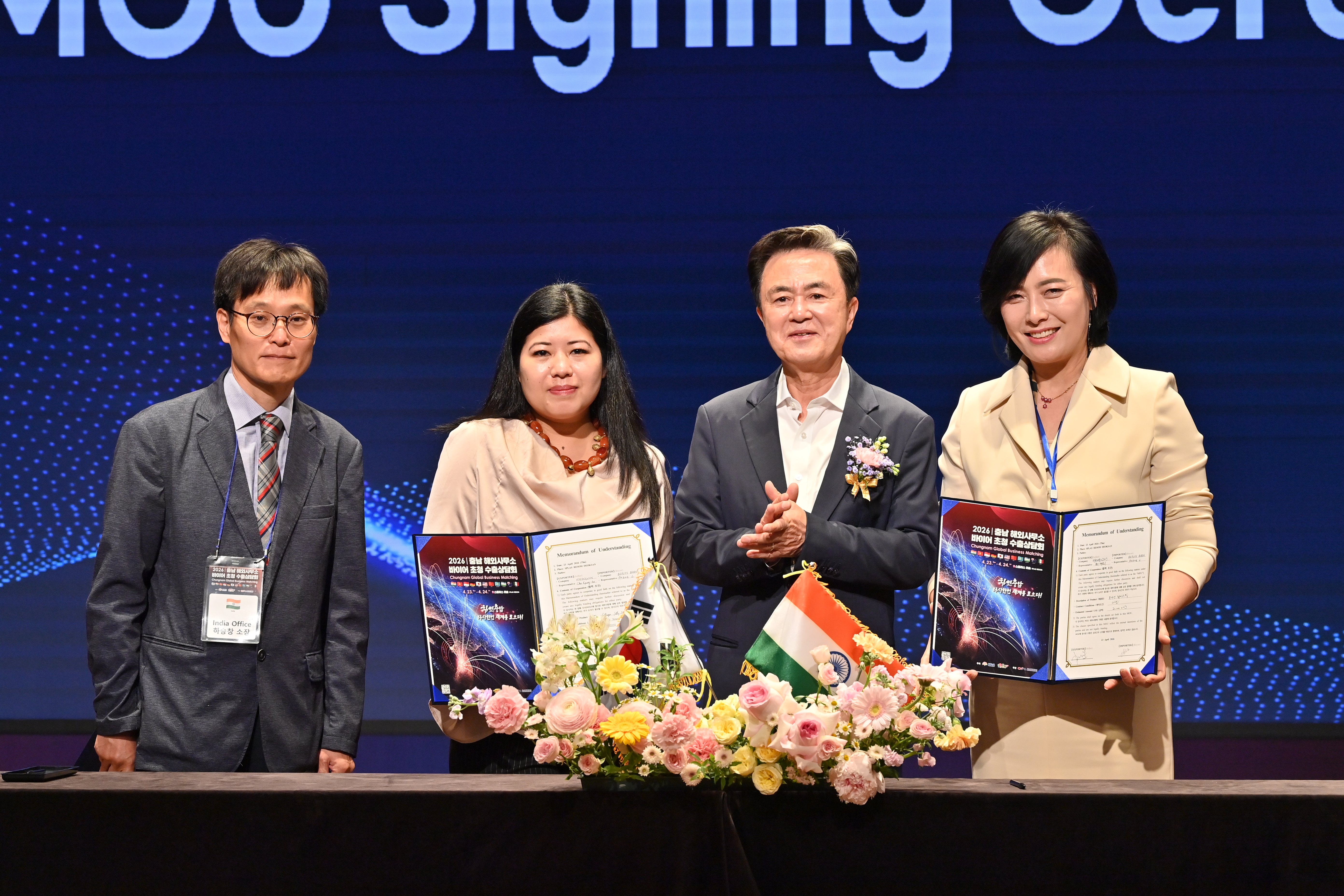 김태흠 도지사는 23일 예산 스플라스 리솜에서 열린 &lsquo;2026 해외사무소 바이어 초청 수출 상담회&rsquo;에 참석했다. 관련사진 8
