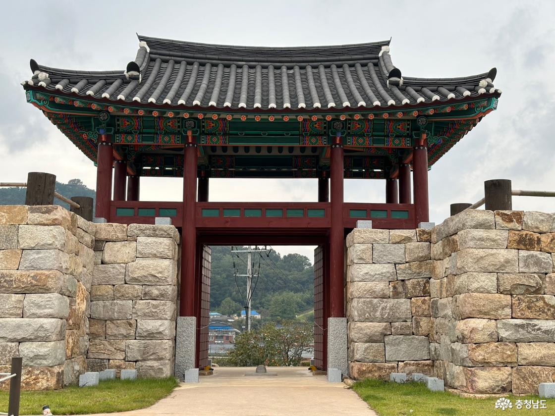 복원 된 한산읍성의 모습 