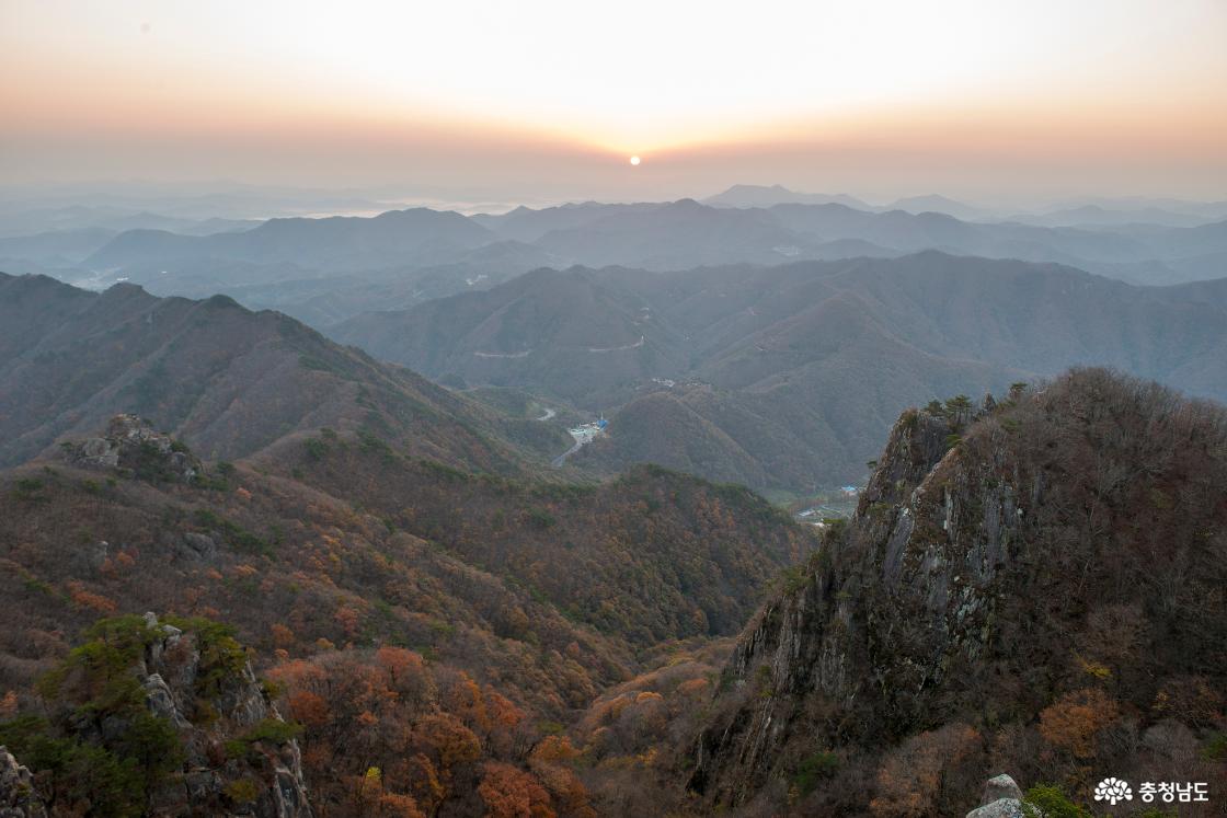 대둔산 가을의 해뜨는 모습 