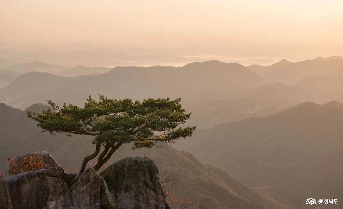 대둔산 가을의 해뜨는 모습 