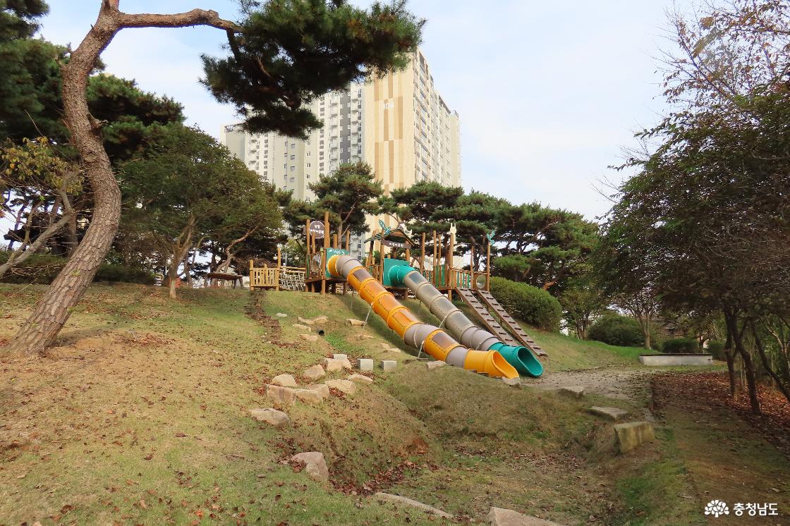 남장어린이공원 놀이터 전경