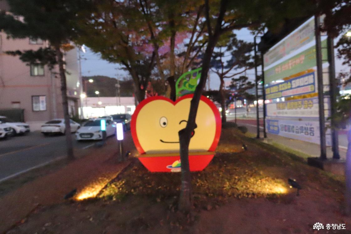 예산종합터미널 녹지대 산책로 야간 벤치 조명