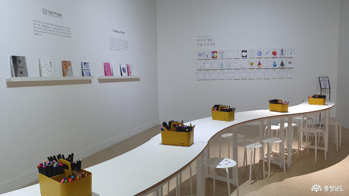 도자기 그림에 색칠해 볼 수 있는 체험공간