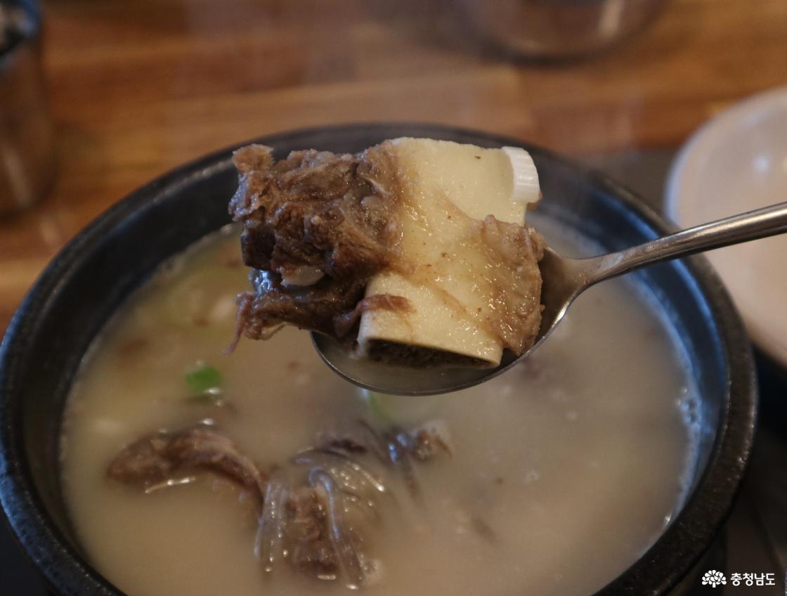 주차공간이 넓어 걱정할 필요 없어요. 