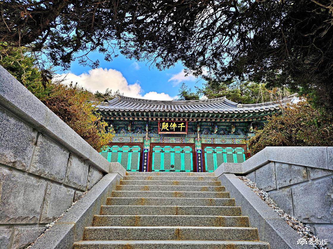 천불전 앞 계단